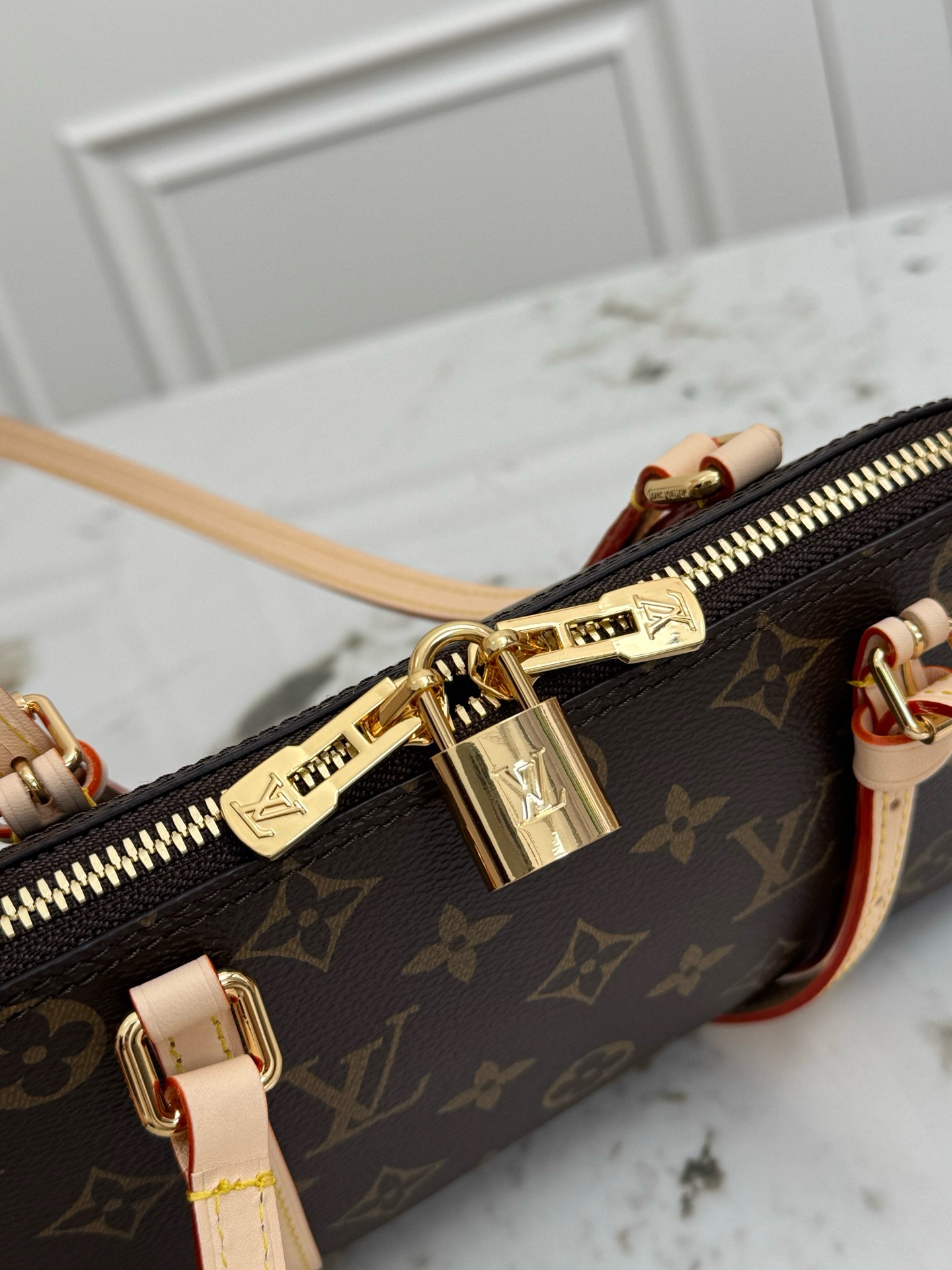 Louis Vuitton Squire East West Handbag M28953 - Image 6