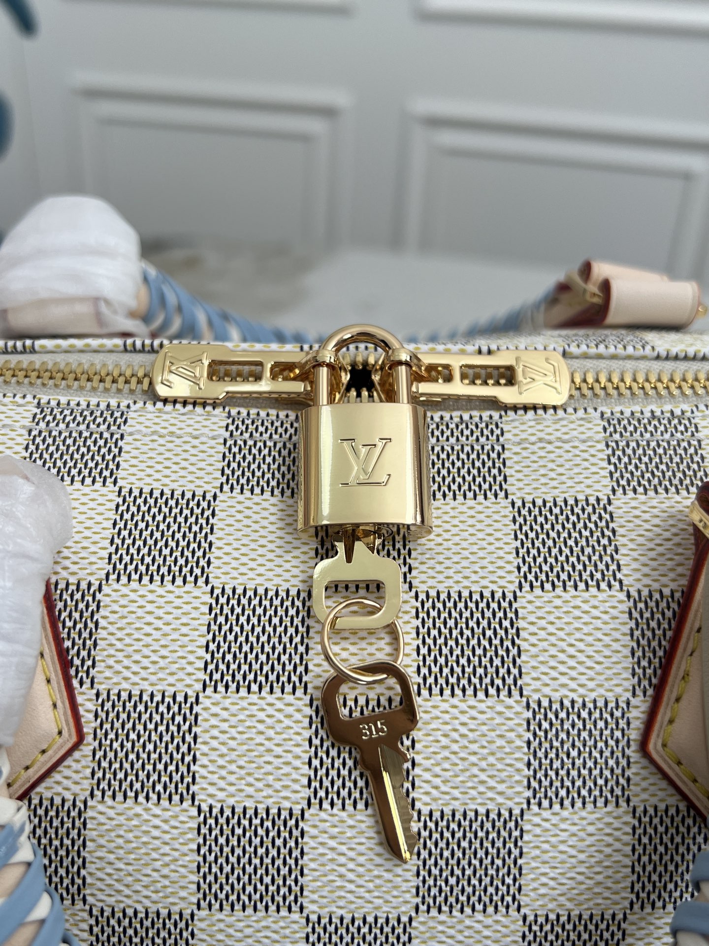 Louis Vuitton Speedy Bandoulière 30 Handbag in Damier Azur Canvas - Image 6