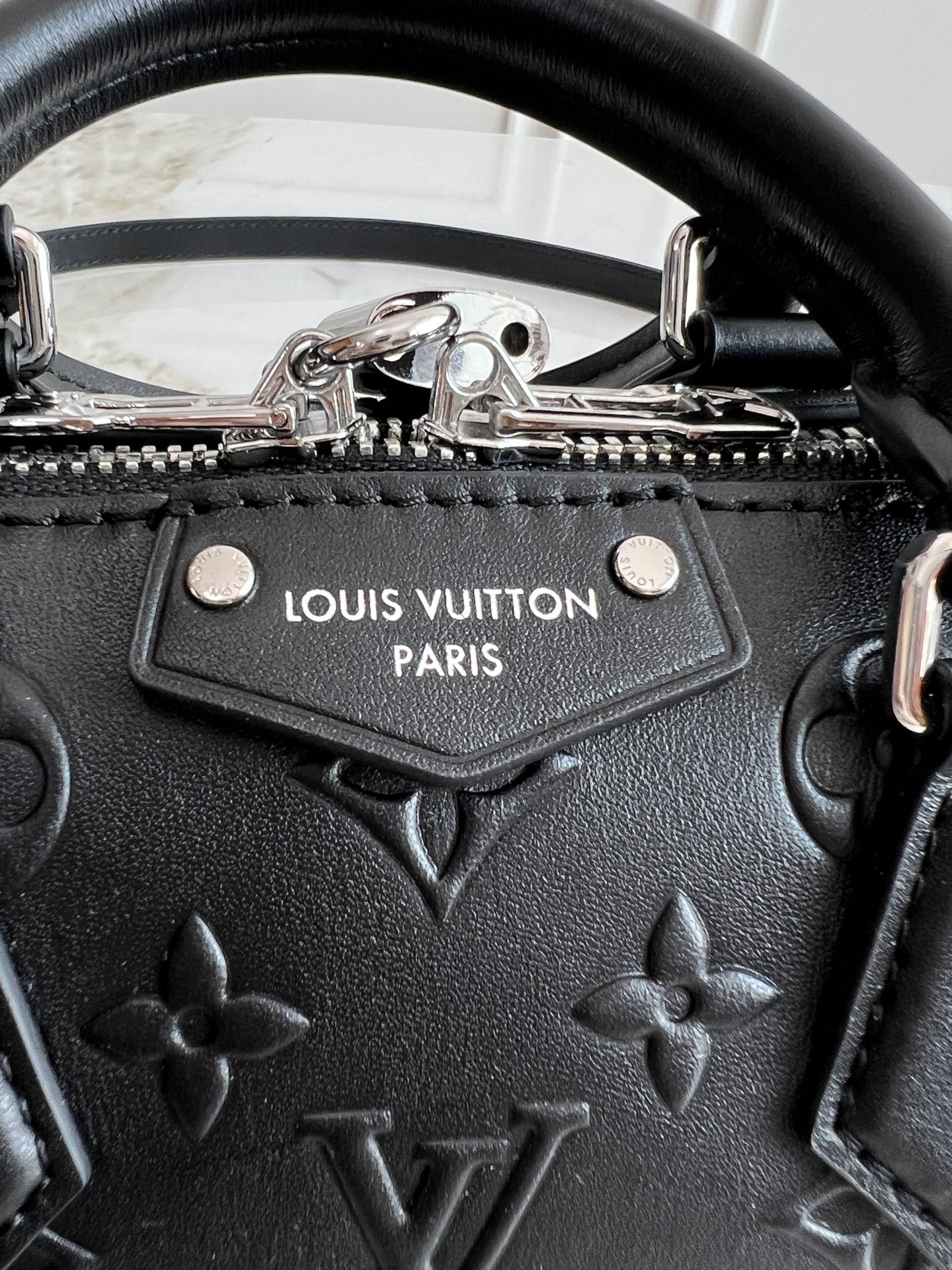 Louis Vuitton OnTheGo Small Handbag in Monogram Bold Leather - Image 6