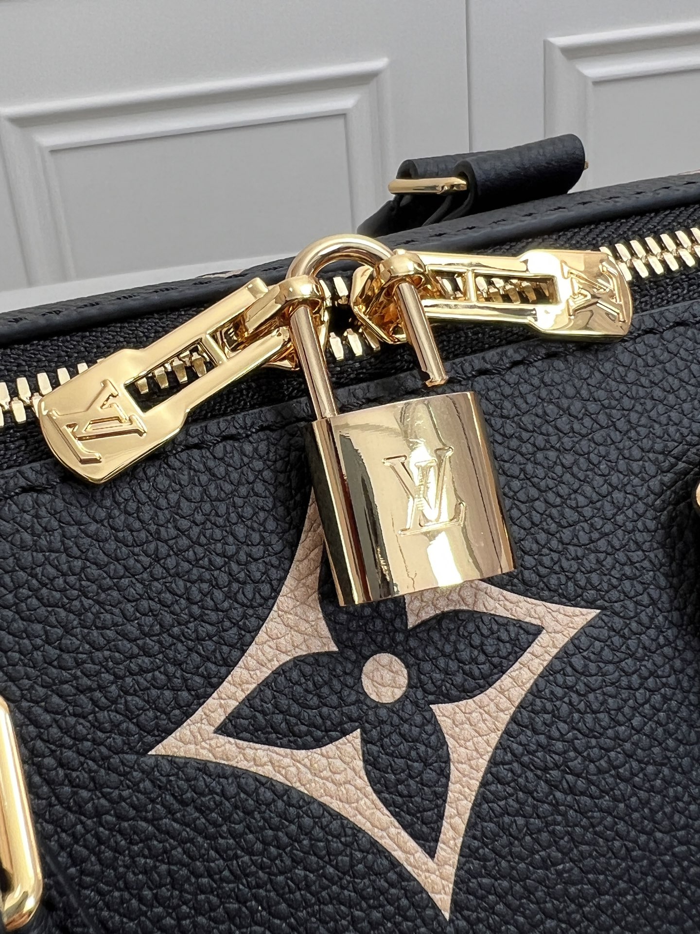 Louis Vuitton Speedy Bandoulière 25 Handbag in Monogram Empreinte Leather - Image 6