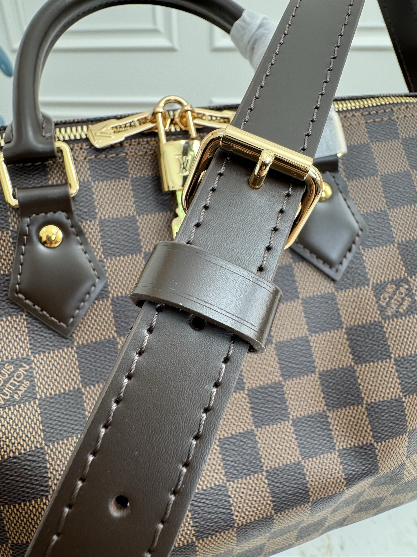Speedy Bandoulière 30 Handbag in Damier Ebene Canvas - Image 6