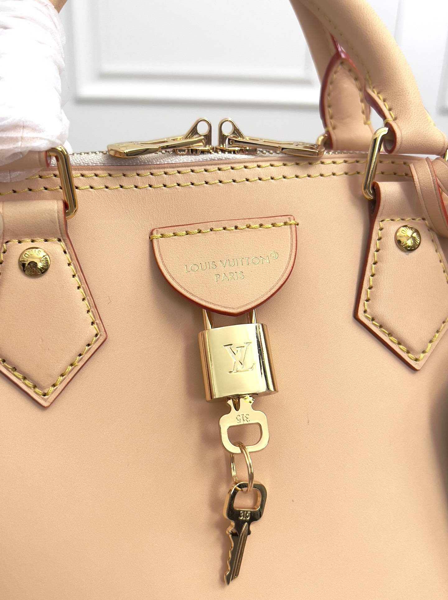 Louis Vuitton Alma Small Handbag - Image 6