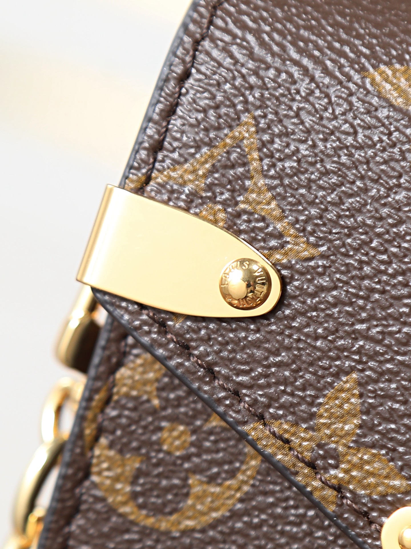 Louis Vuitton Métis Phone Bag, Model M13572 - Image 6