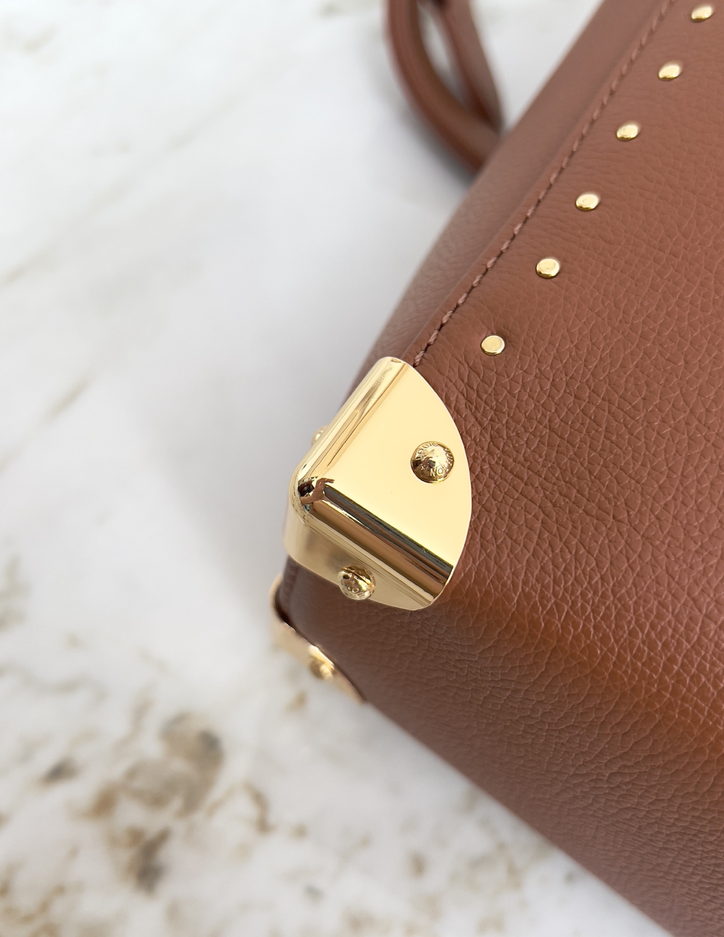 Louis Vuitton Noé Trunk Monogram Reverse Leather Shoulder Bag - Image 6