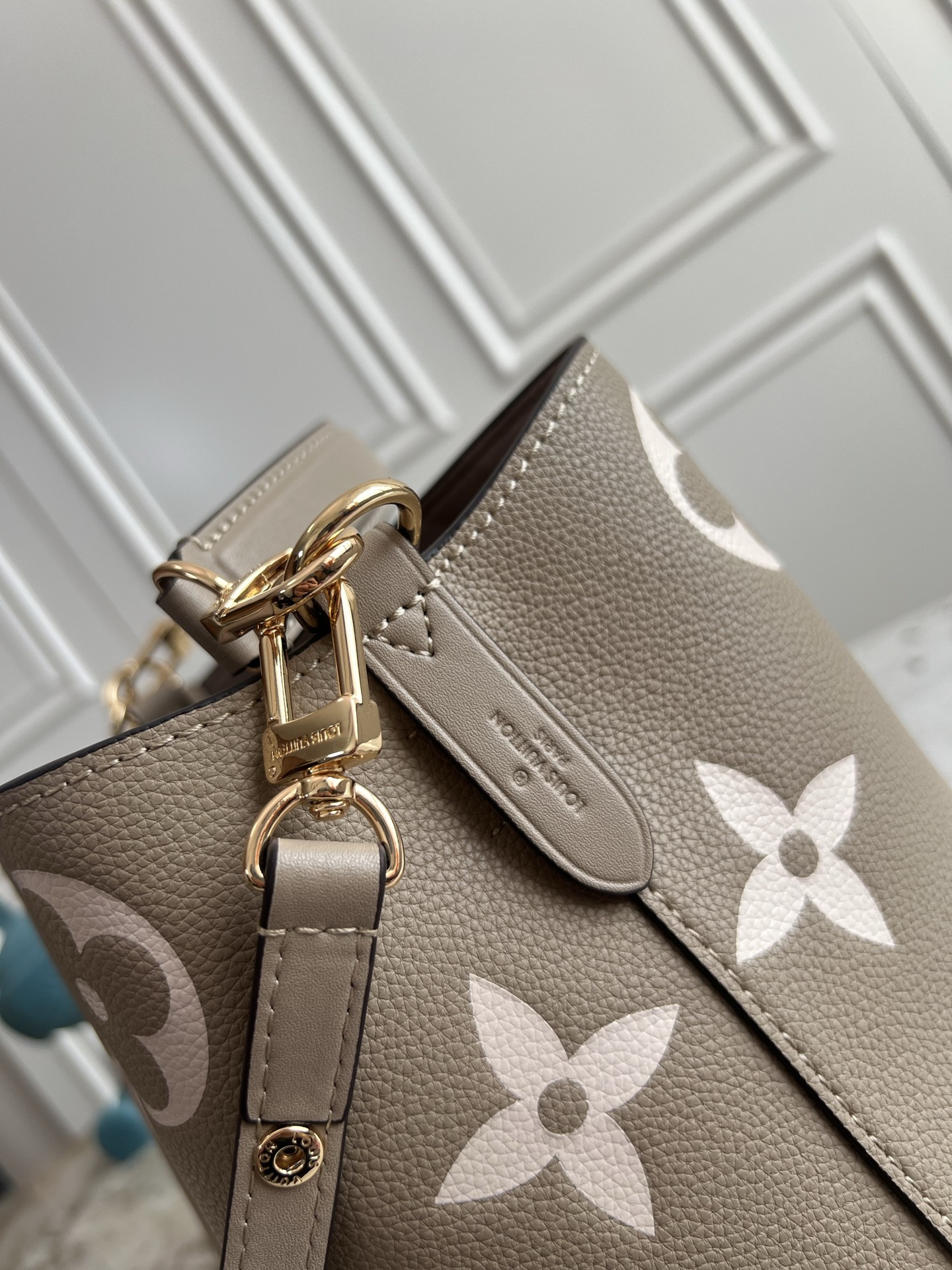 Louis Vuitton NéoNoé MM Monogram Bucket Shoulder Bag M45555 - Image 6