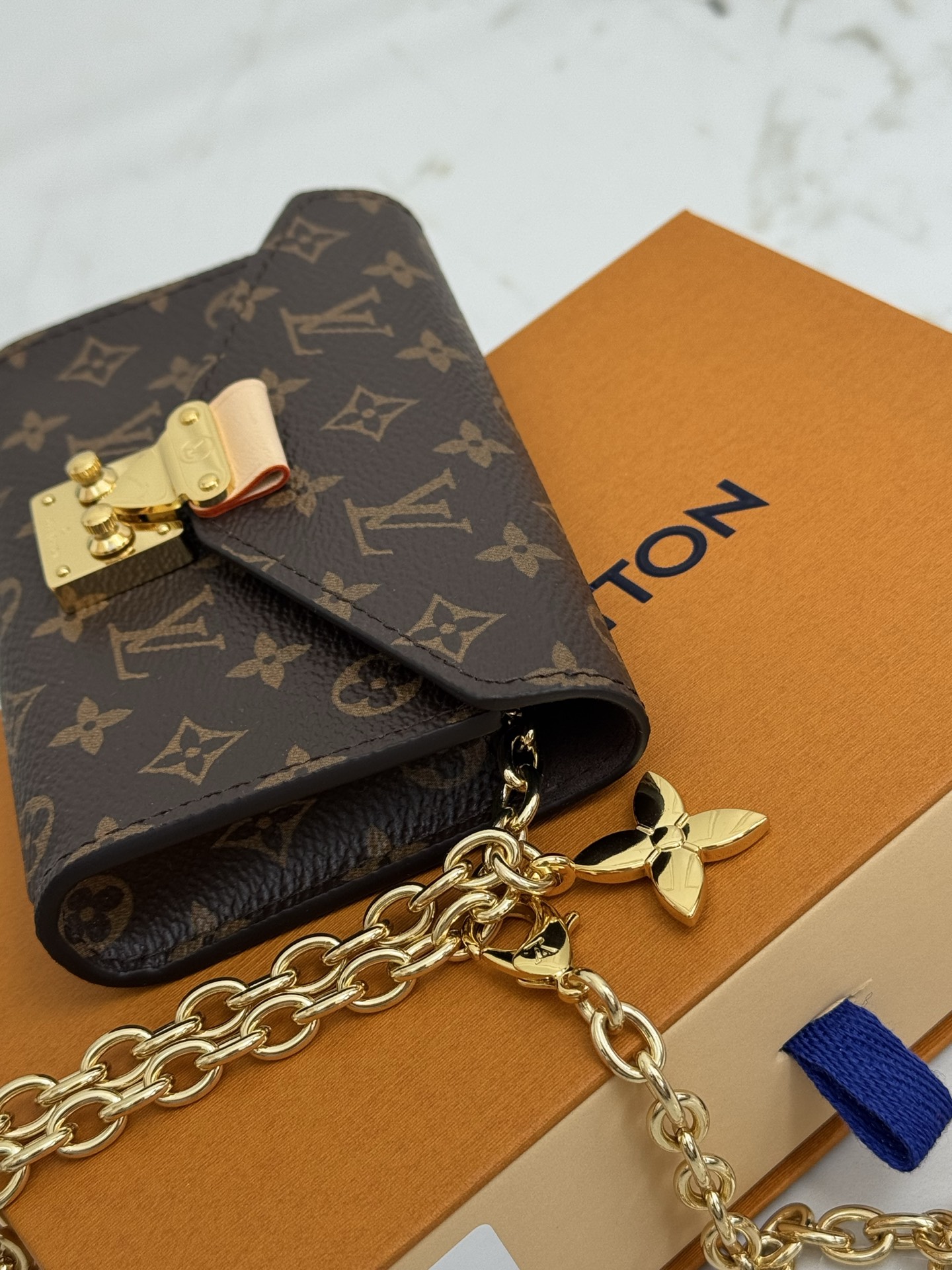 LV Pouch Metis Monogram Canvas Crossbody Bag - Image 6