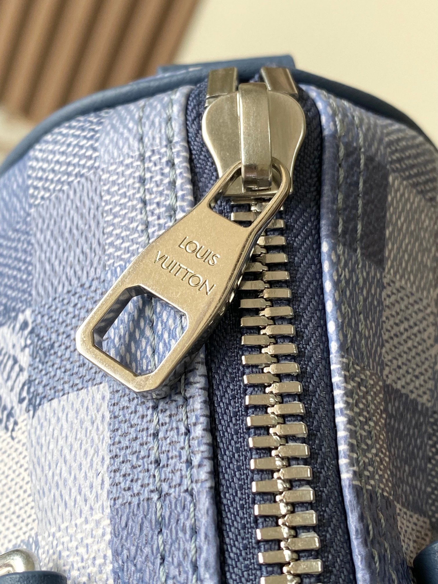 Louis Vuitton Keepall Bandoulière 25 Bag - Image 6
