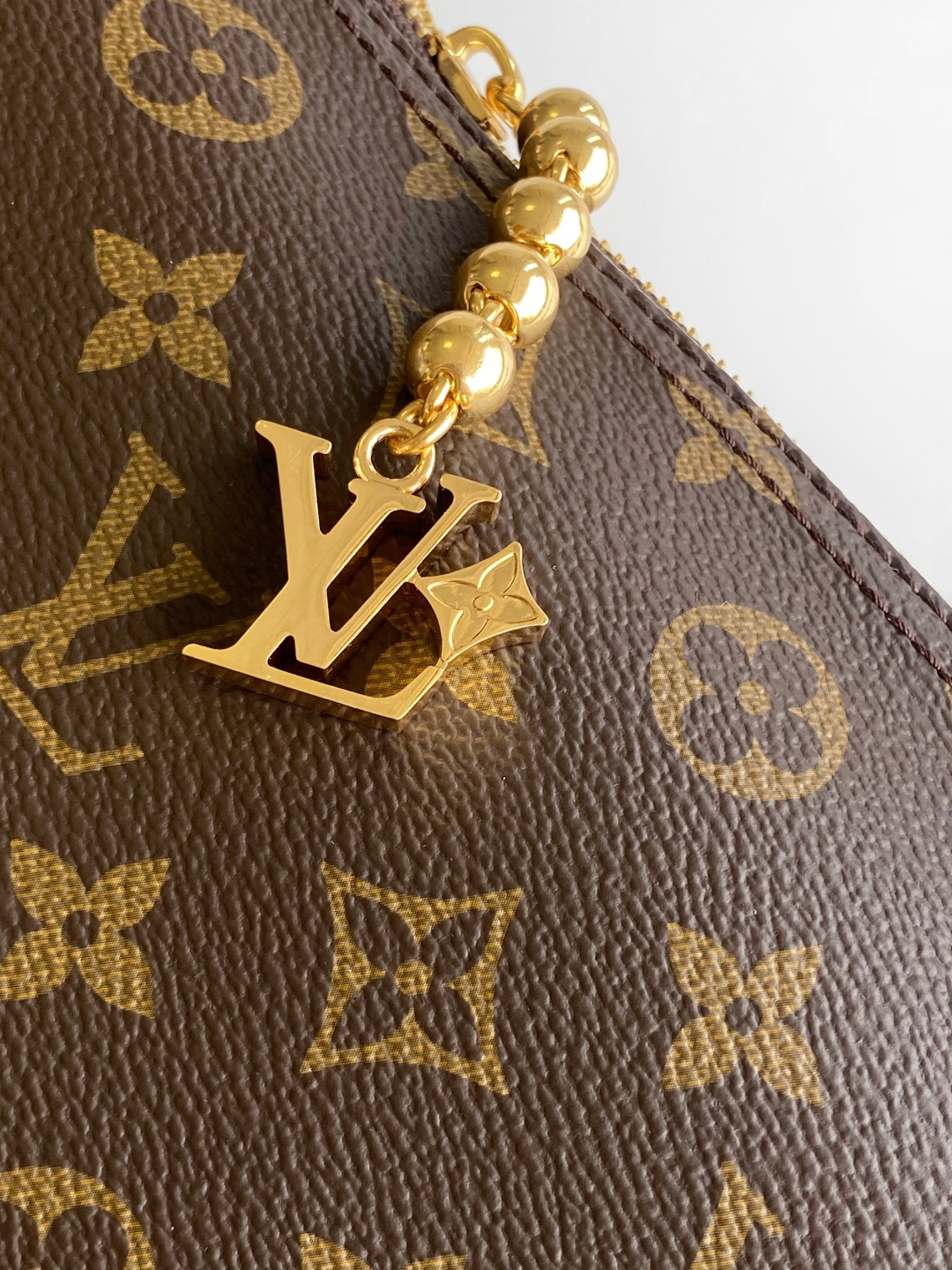Louis Vuitton Metis Handbag M14018 in Monogram Canvas - Image 6