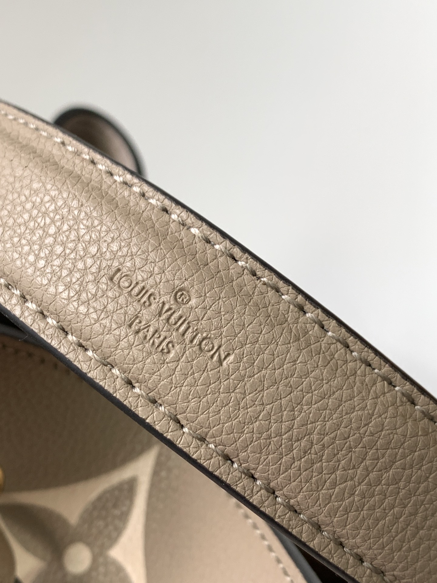 Louis Vuitton NeoNoé Medium Bucket Bag - Image 6