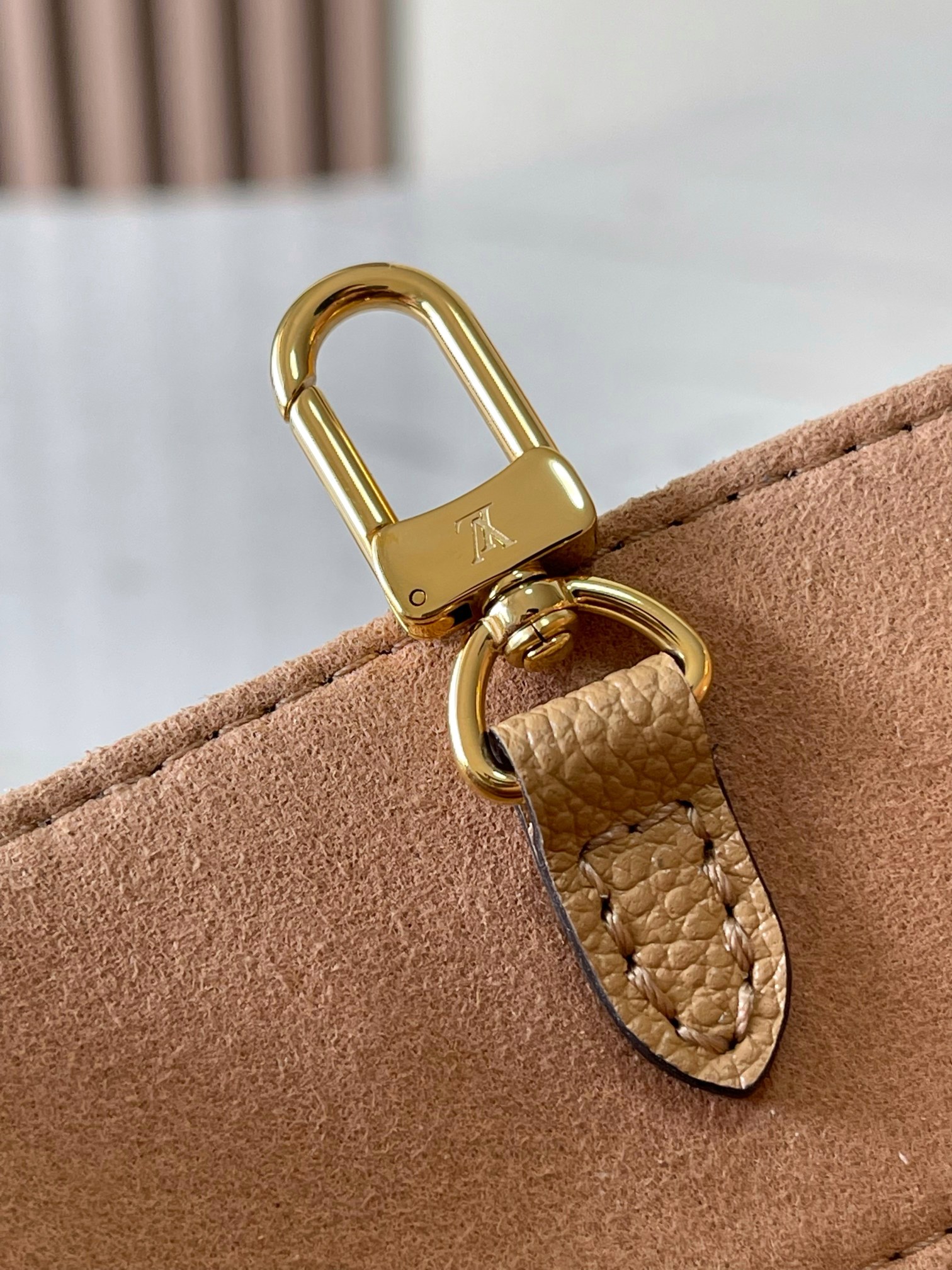 Louis Vuitton OnTheGo Small Tote Bag, Model M12513 - Image 6