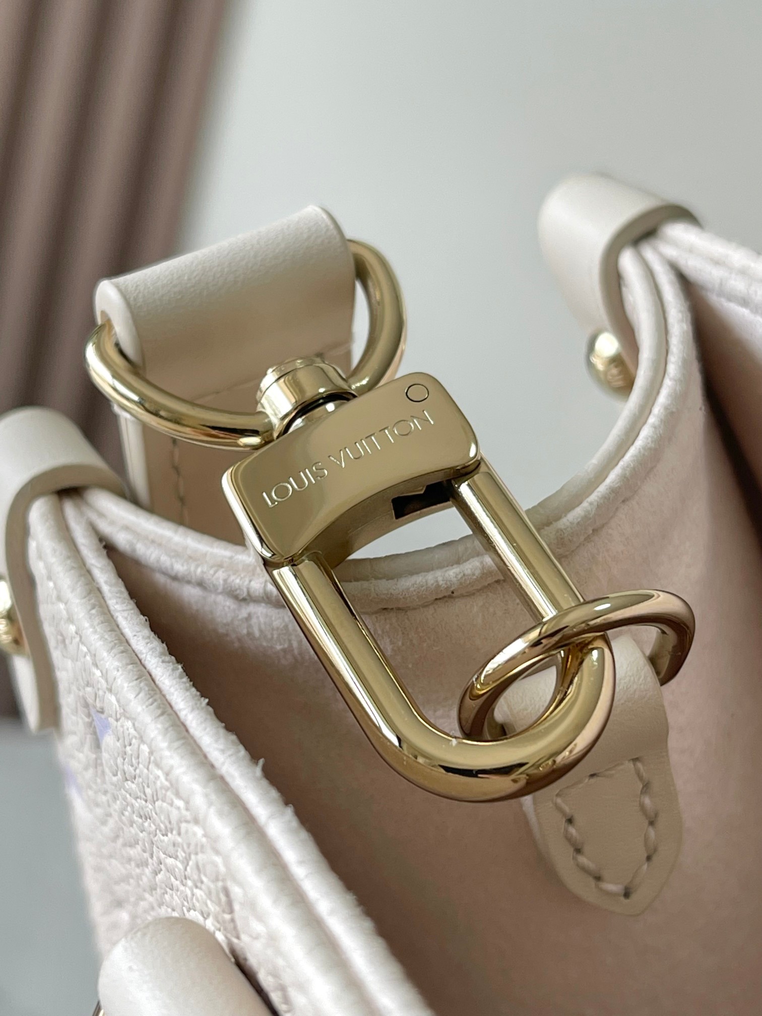 Louis Vuitton OnTheGo Small Handbag M25770 - Image 6
