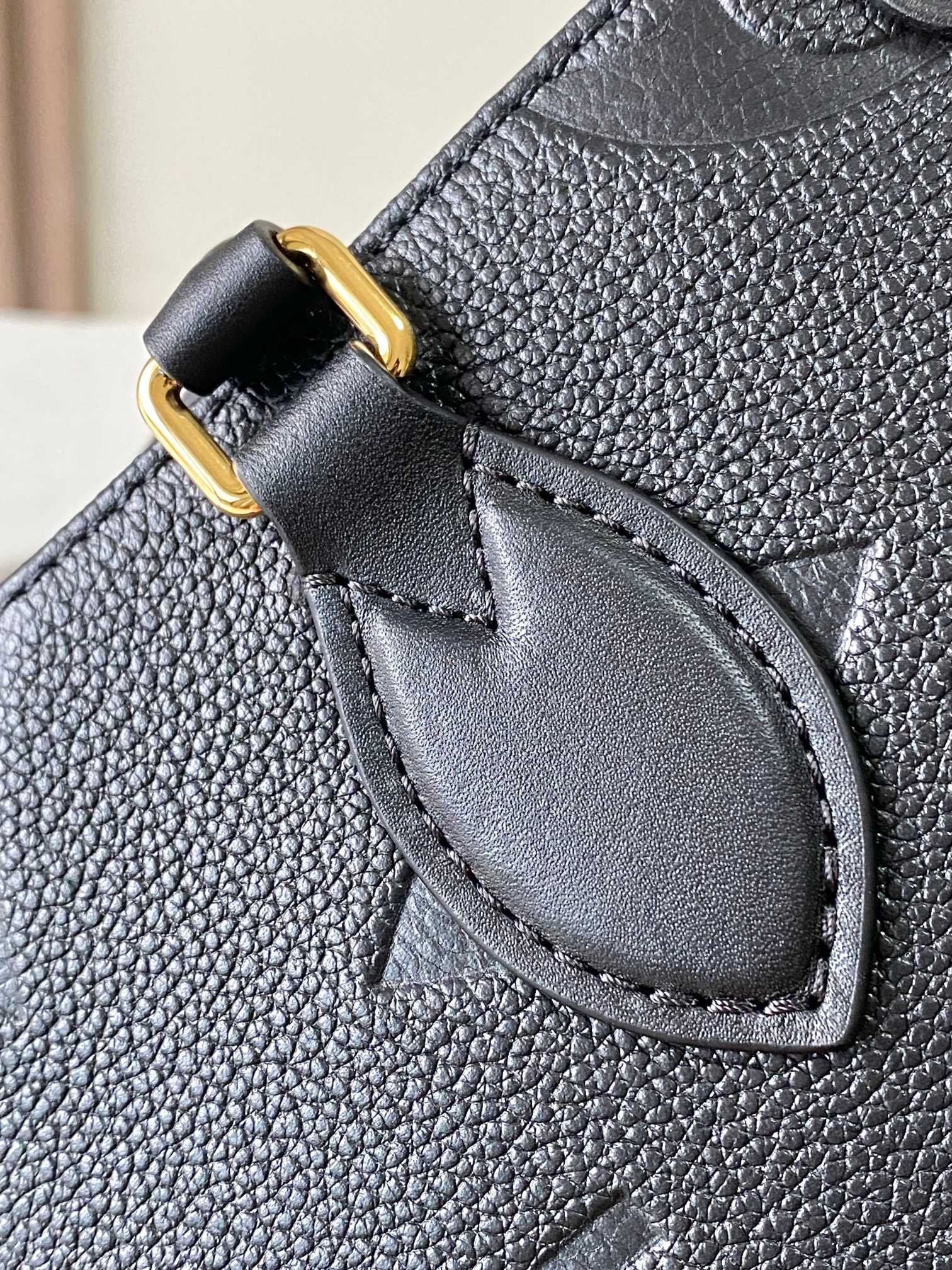 Louis Vuitton OnTheGo Small Handbag M45653 - Image 6