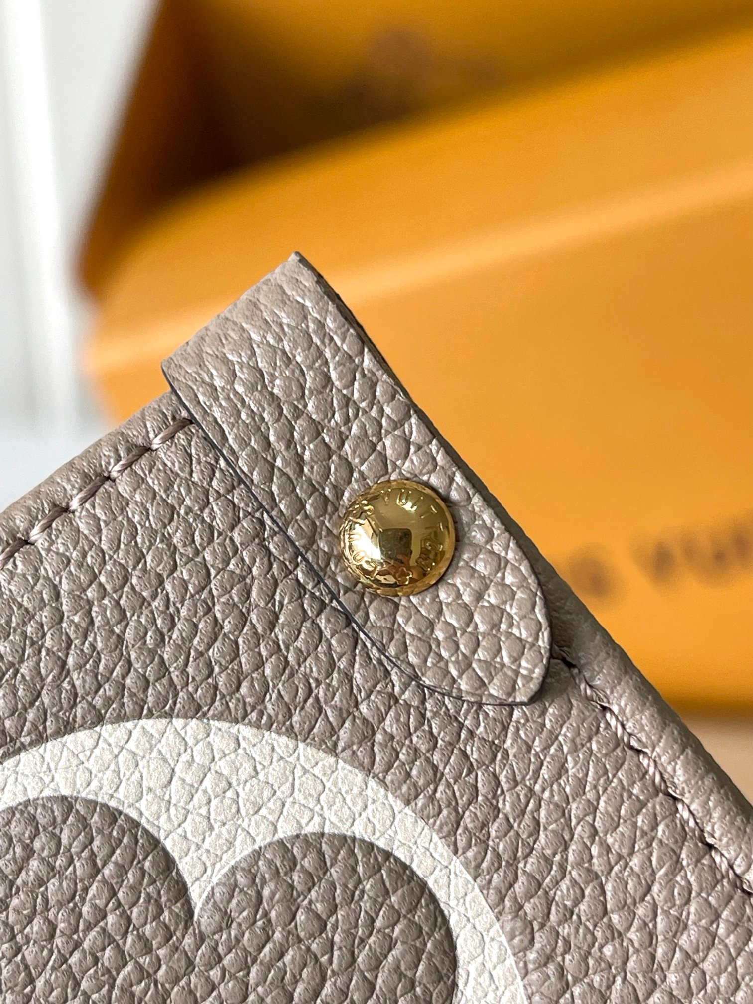 Louis Vuitton Onthego Medium Tote Bag M45494 - Image 6