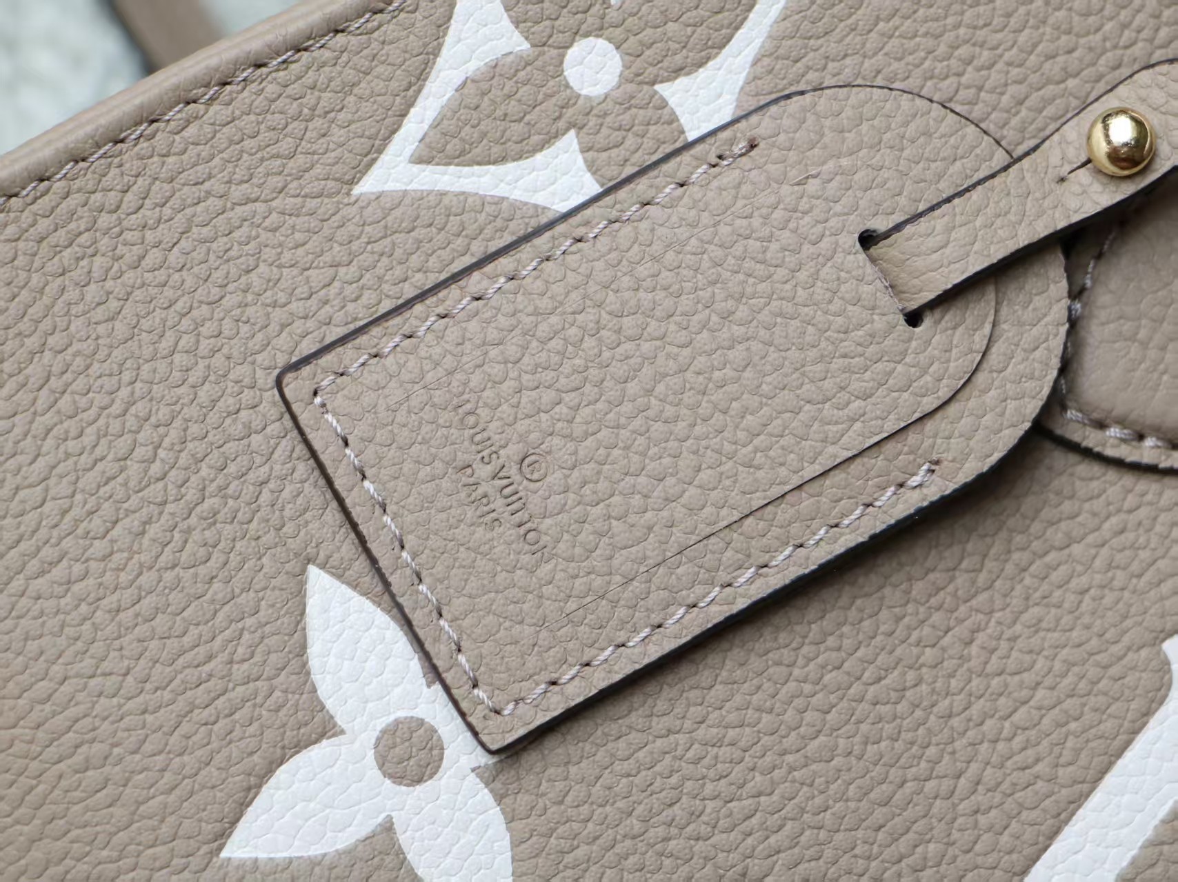 OnTheGo Tote Bag in Leather - Image 6