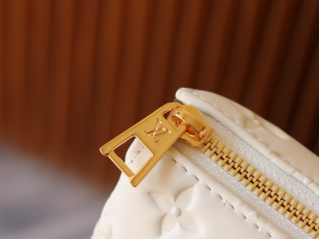 Louis Vuitton Coussin Small Shoulder Bag - Image 6