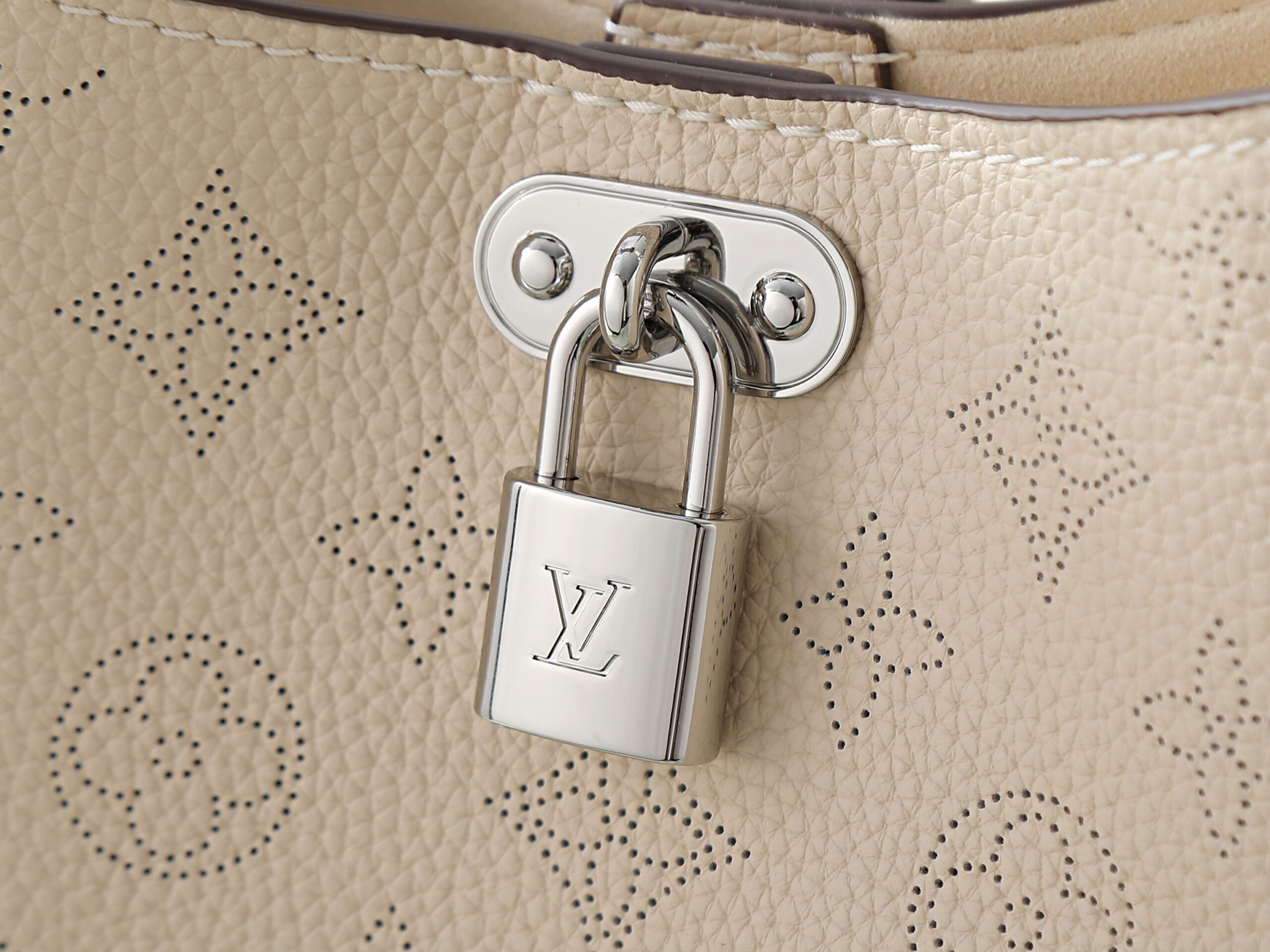 Louis Vuitton Mahina All Around Small Crossbody Bag M27459 - Image 6