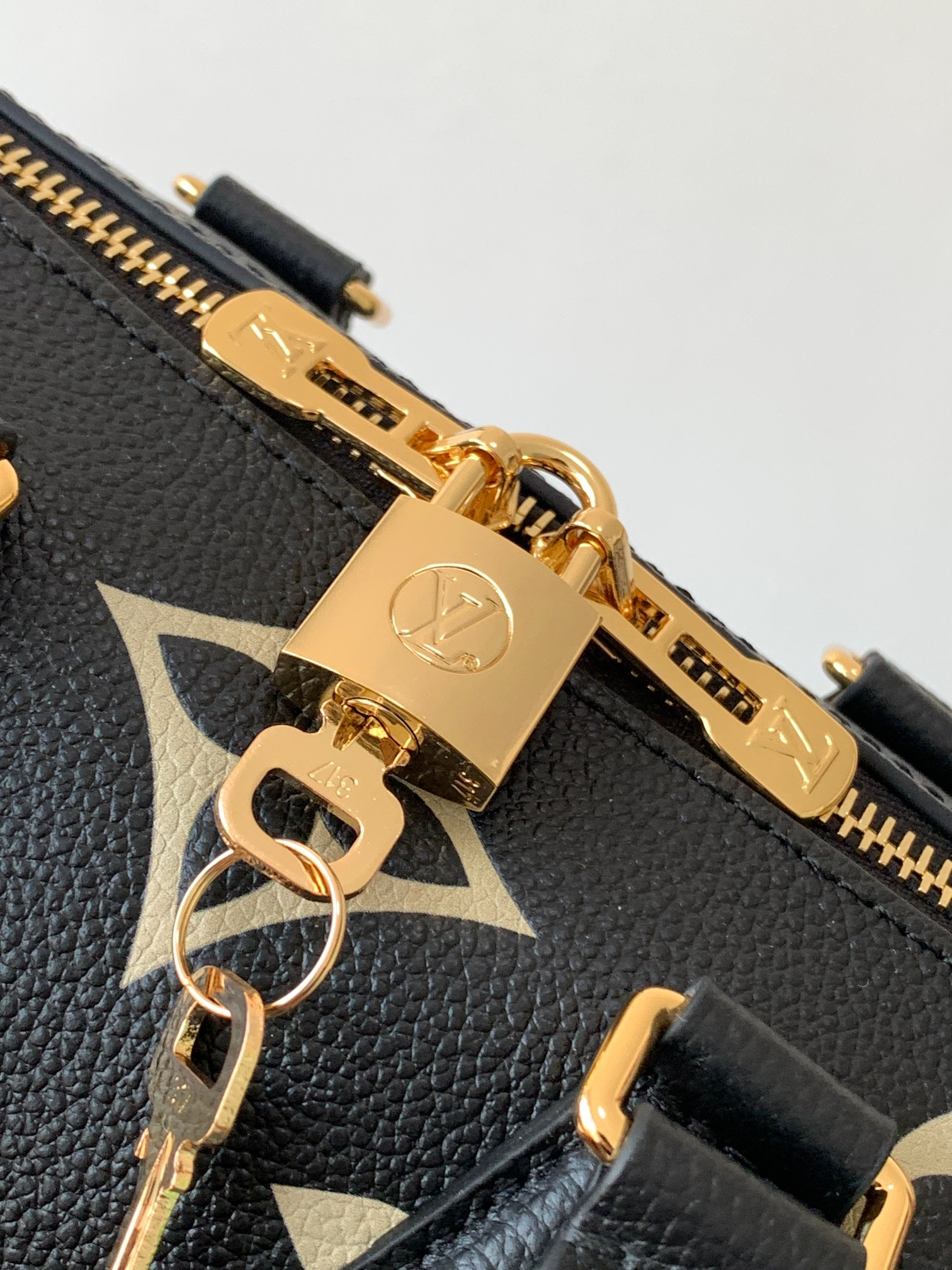 Louis Vuitton Speedy Bandoulière 20 Crossbody Bag in Monogram Empreinte Leather - Image 6