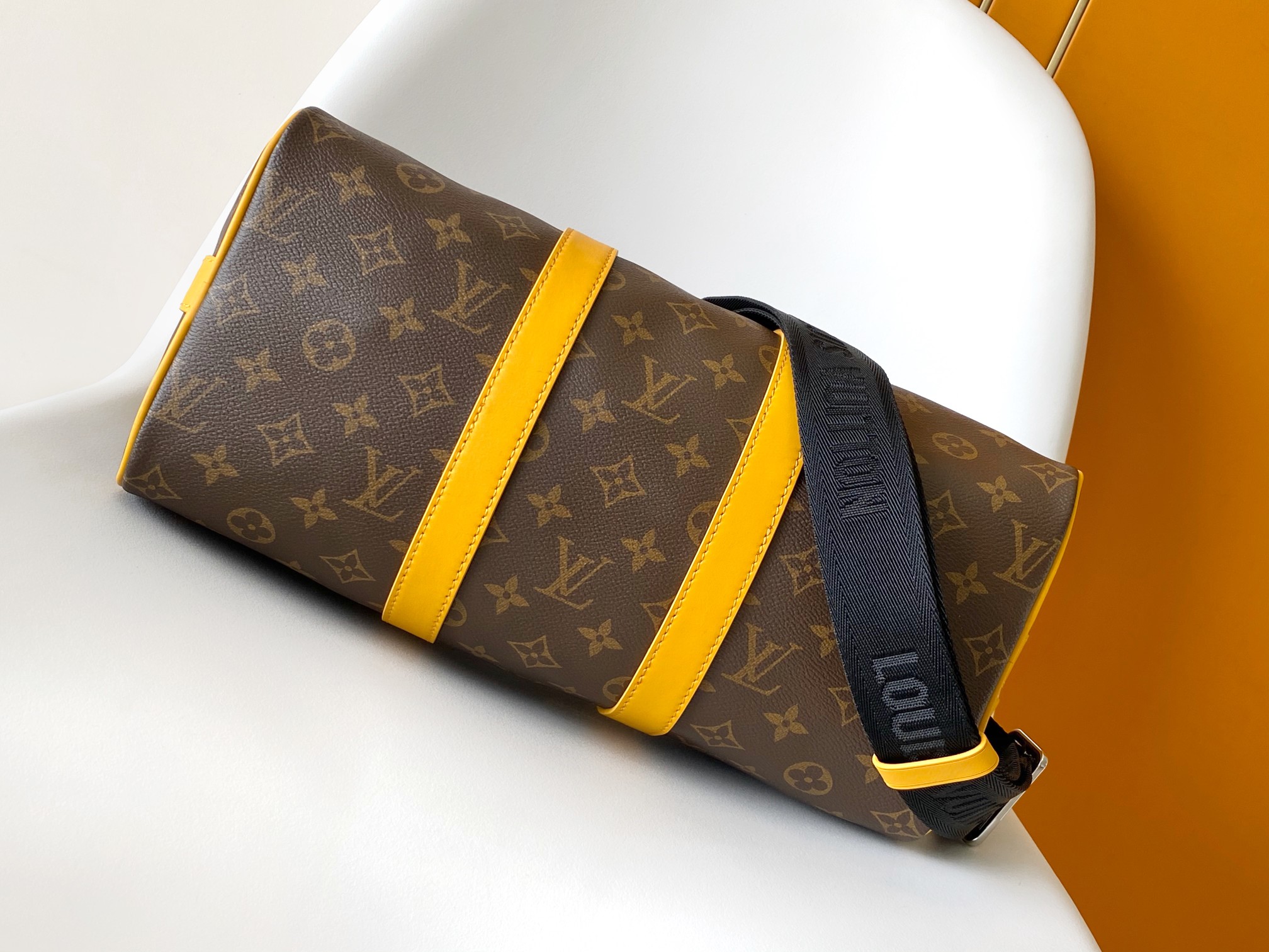Louis Vuitton Keepall Bandoulière 35 Travel Bag in Monogram Eclipse - Image 6