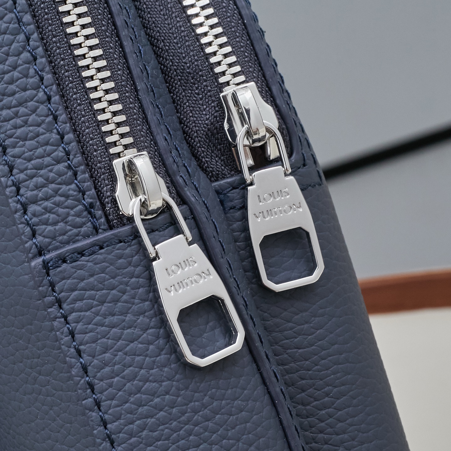 Louis Vuitton Avenue Sling Bag PM - Image 6