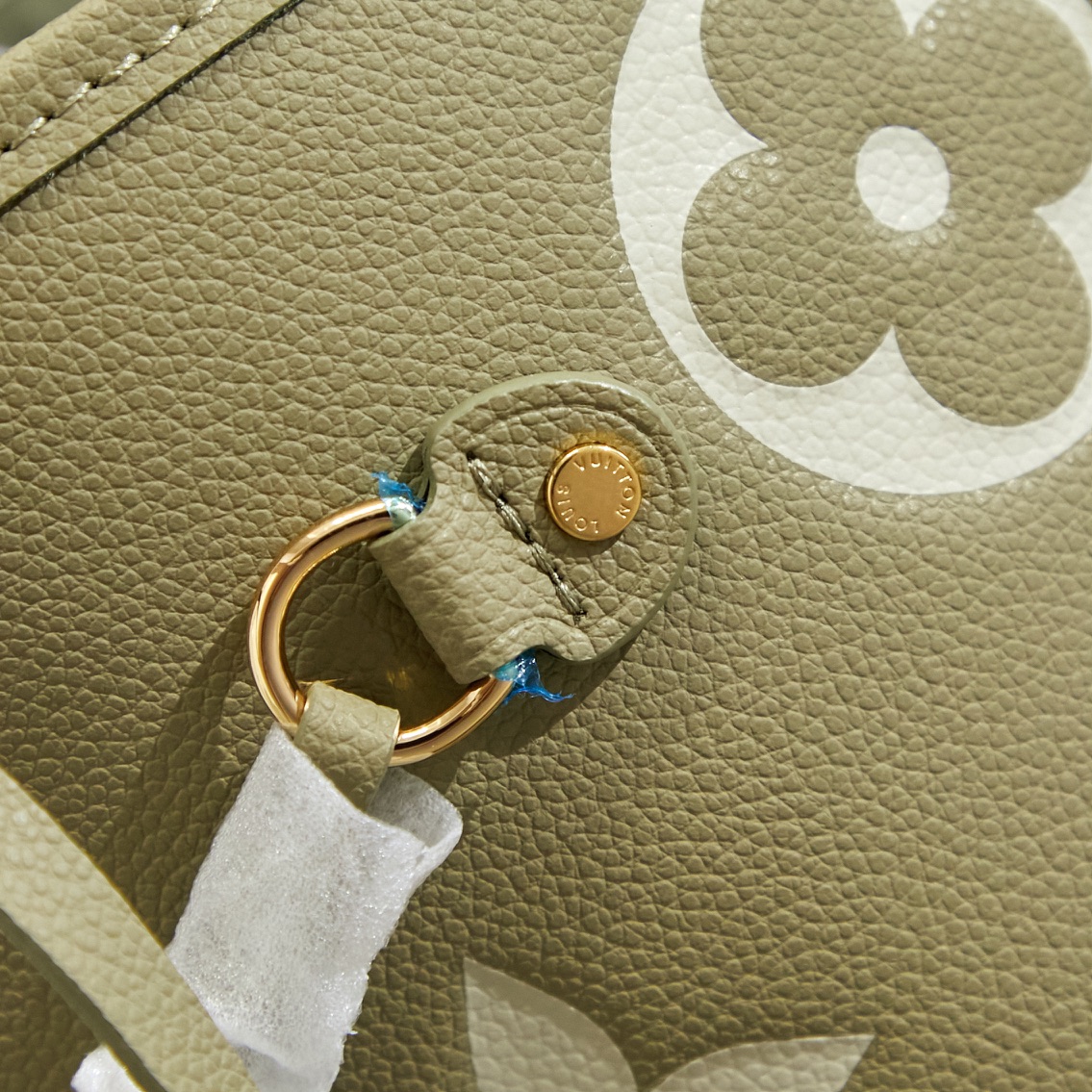 Louis Vuitton Neverfull MM Tote Bag - Image 6