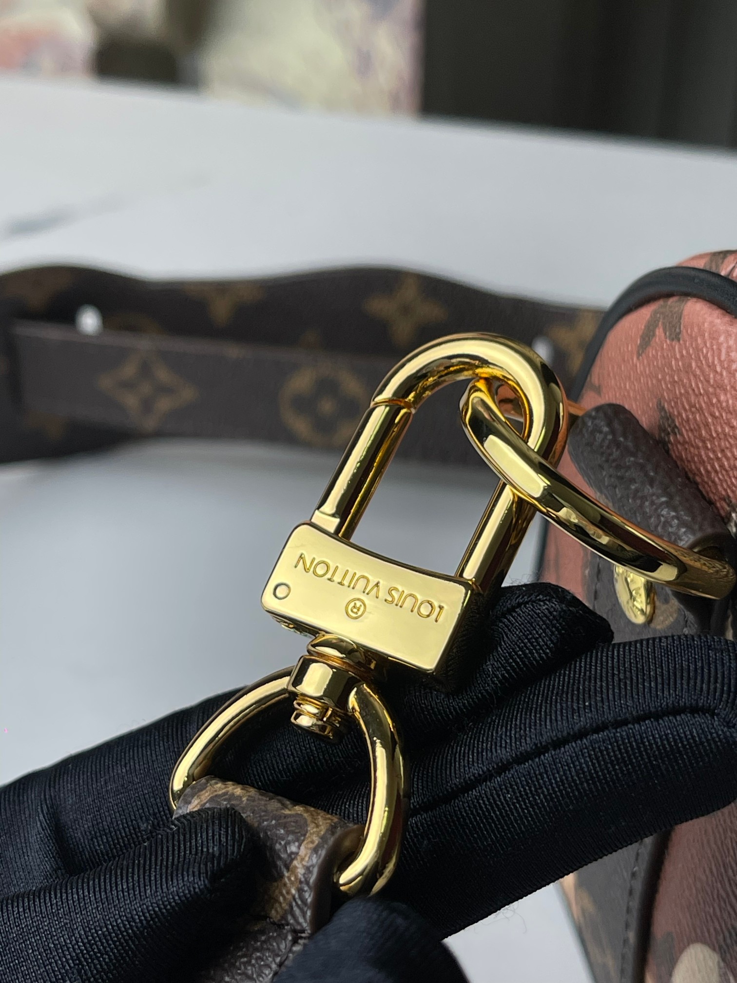 Louis Vuitton Keepall Bandoulière 25 Monogram Shoulder Bag - Image 6