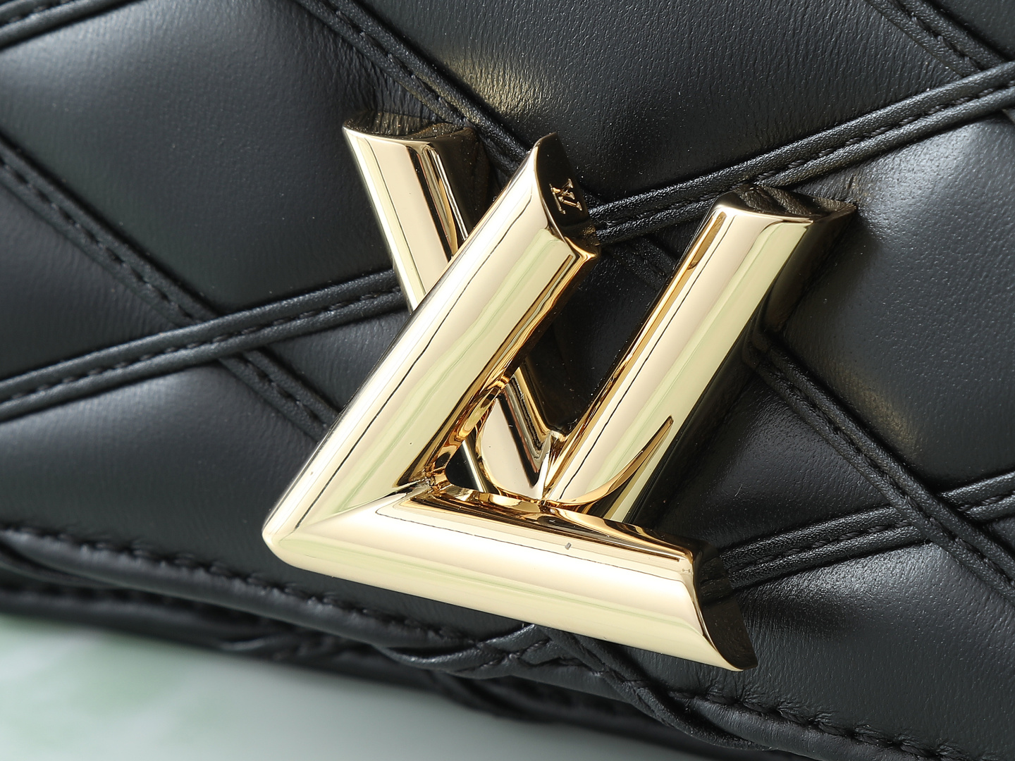 Louis Vuitton Wallet on Chain Go-14 M13139 Black Leather Crossbody Bag - Image 6