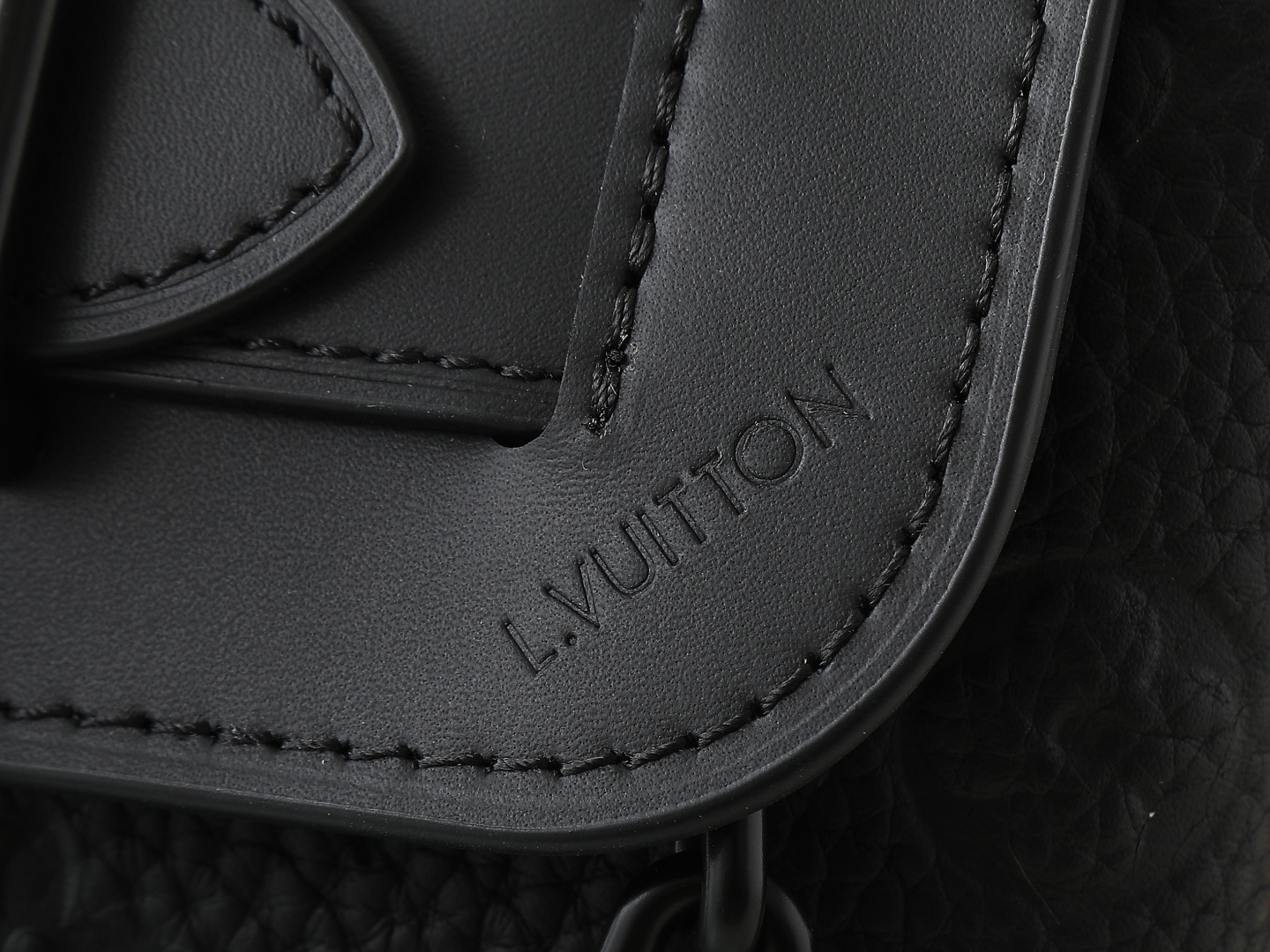 Louis Vuitton Steamer Small Crossbody Bag in Black Taurillon Leather - Image 6