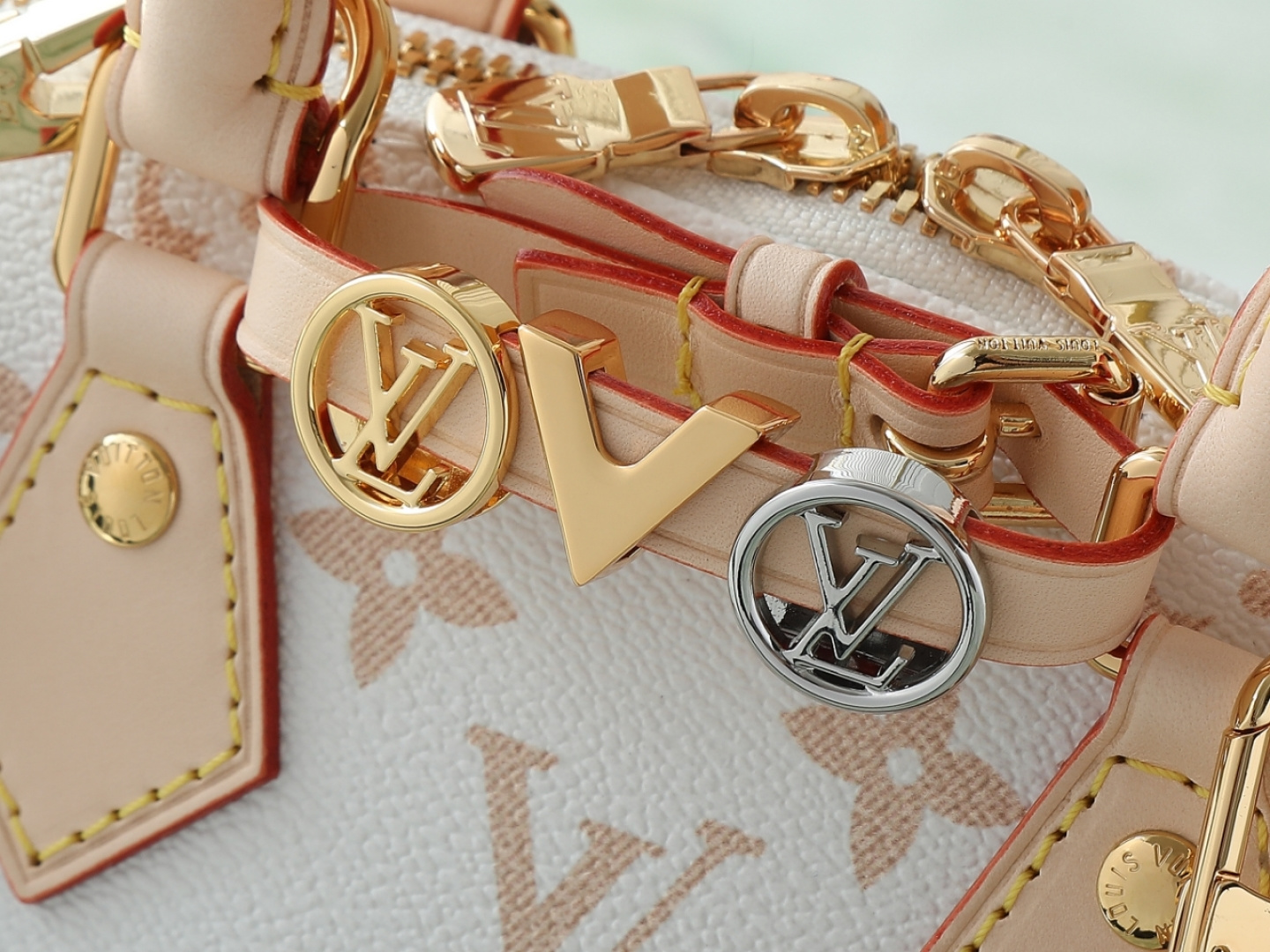 Alma Mini White Floral Chain Handbag - Image 6