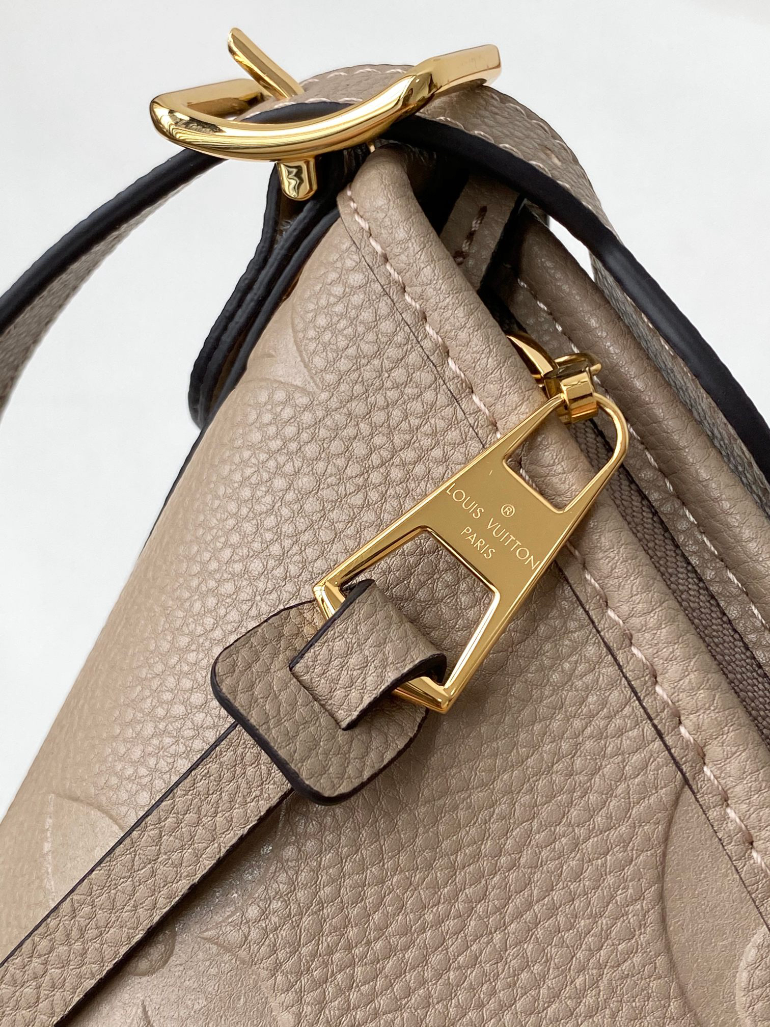 Louis Vuitton CarryAll Large Handbag in Monogram Canvas - Image 6