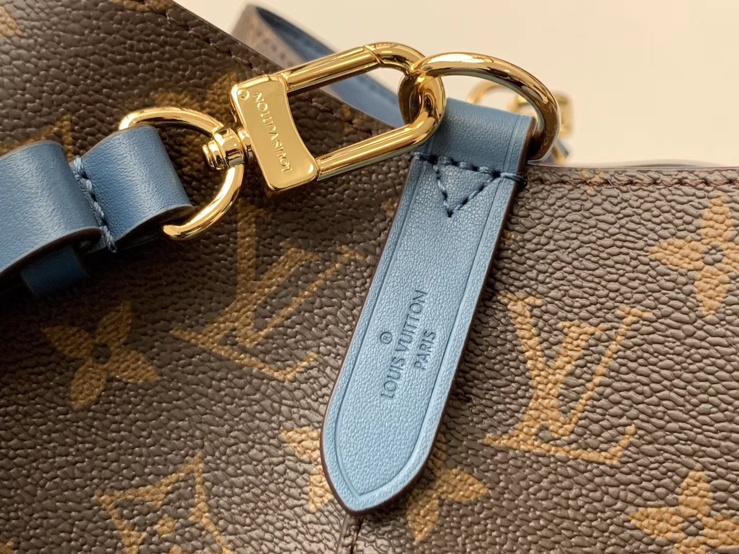 Louis Vuitton NéoNoé Bucket Crossbody Bag M44022 - Image 6