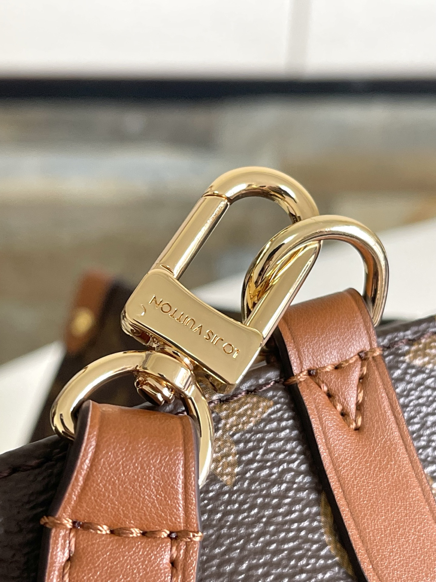 Louis Vuitton OnTheGo Organizer Tote Bag - Image 6