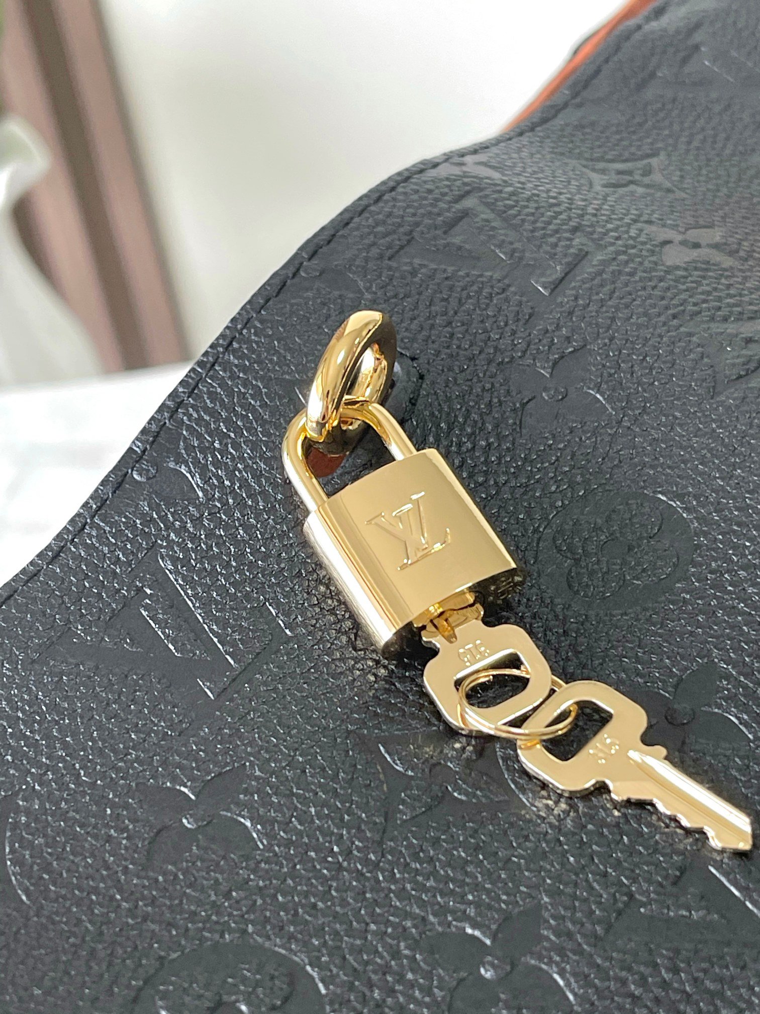 Louis Vuitton Anytime Medium Crossbody Bag in Monogram Empreinte Leather - Image 6