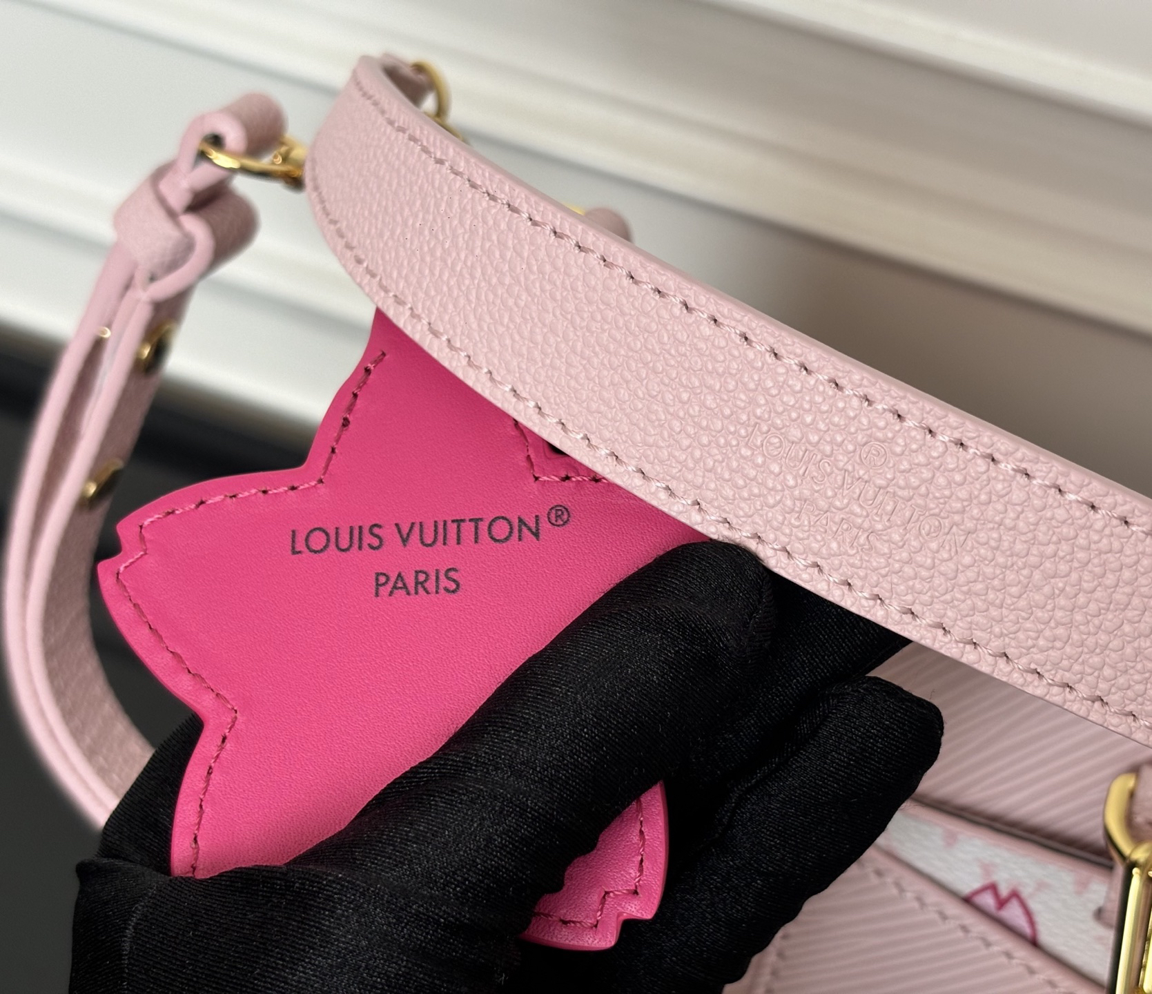 Louis Vuitton x Takashi Murakami M13101 Pink Epi Leather Crossbody Bag - Image 6