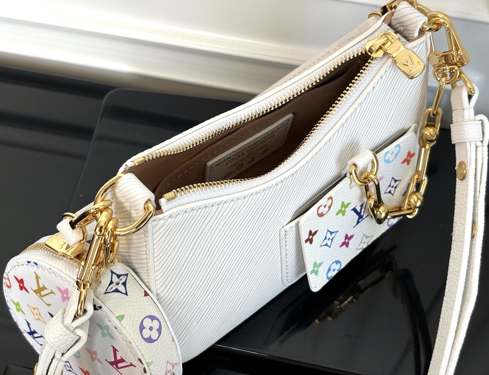 Marellini M13099 White Crossbody Bag - Image 6