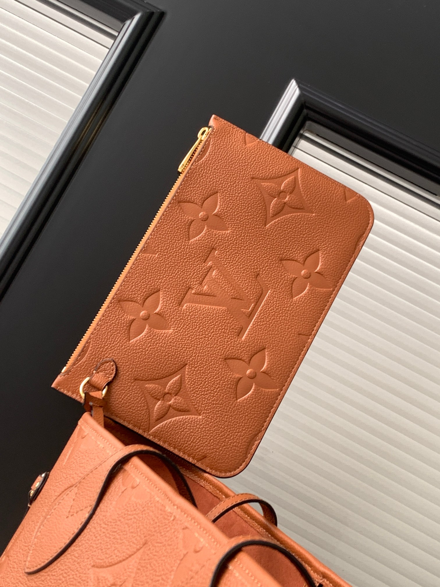 Neverfull MM Tote Bag with Removable Zippered Pouch - Image 6