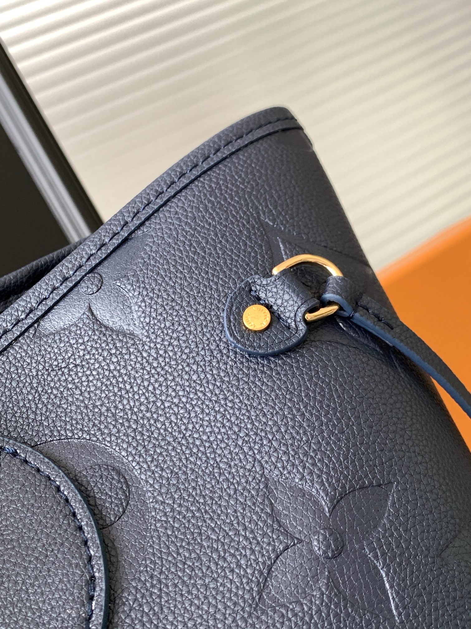 Louis Vuitton Neverfull MM Tote Bag with Detachable Zip Pouch - Image 6