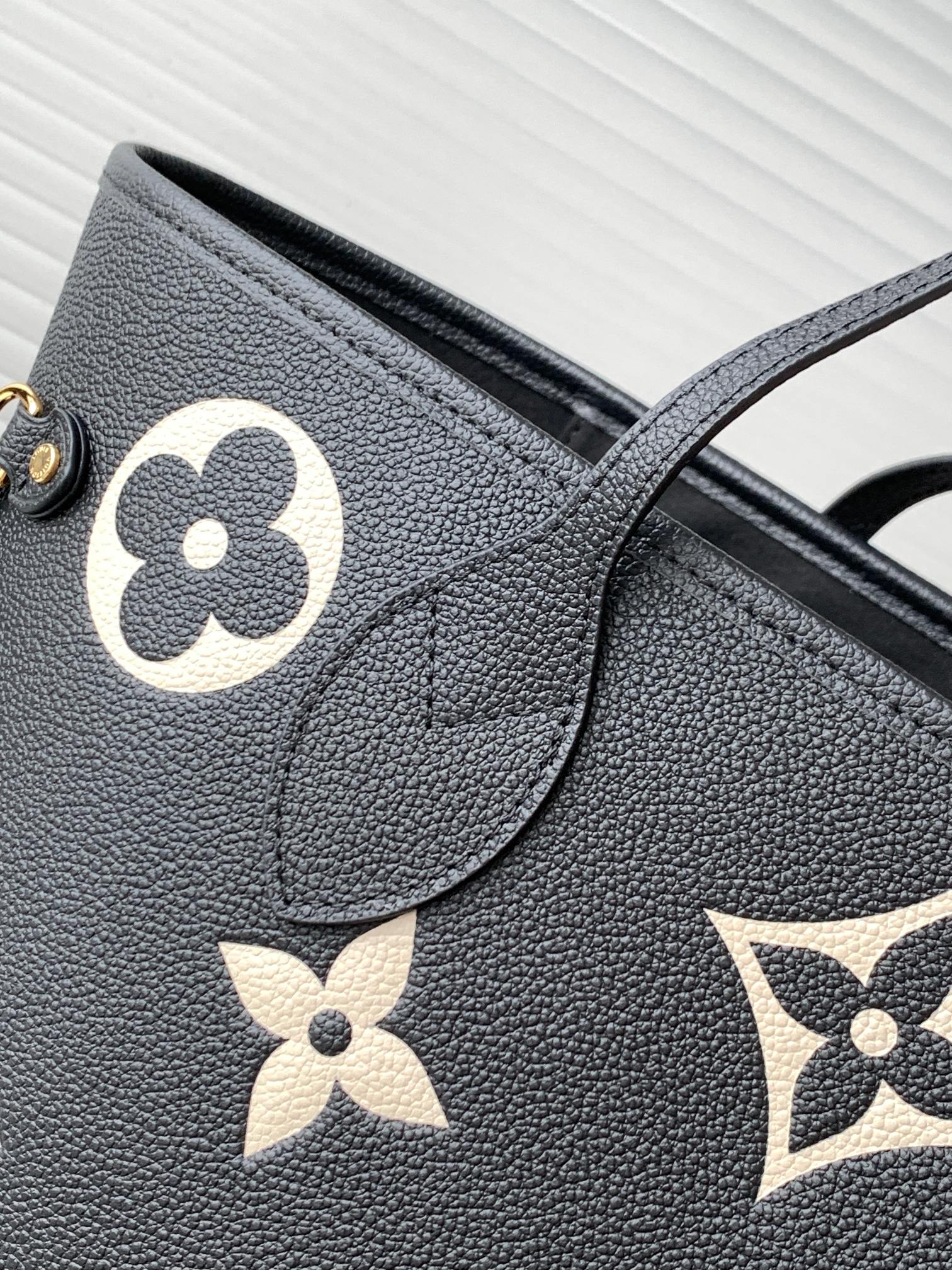 Louis Vuitton Neverfull MM Tote Bag with Removable Zipper Pouch - Image 6