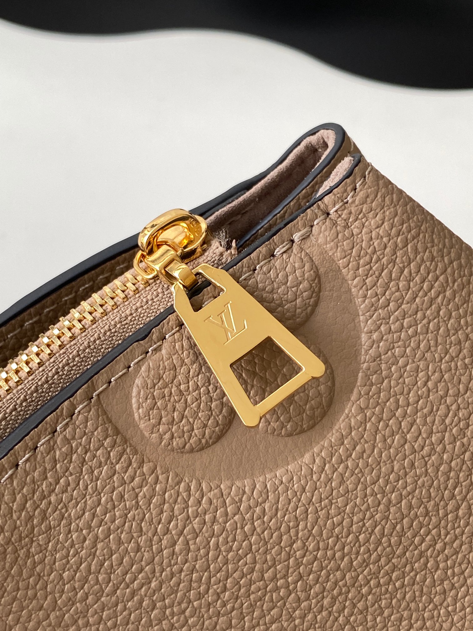 Louis Vuitton Grand Palais Handbag M45833 - Image 6