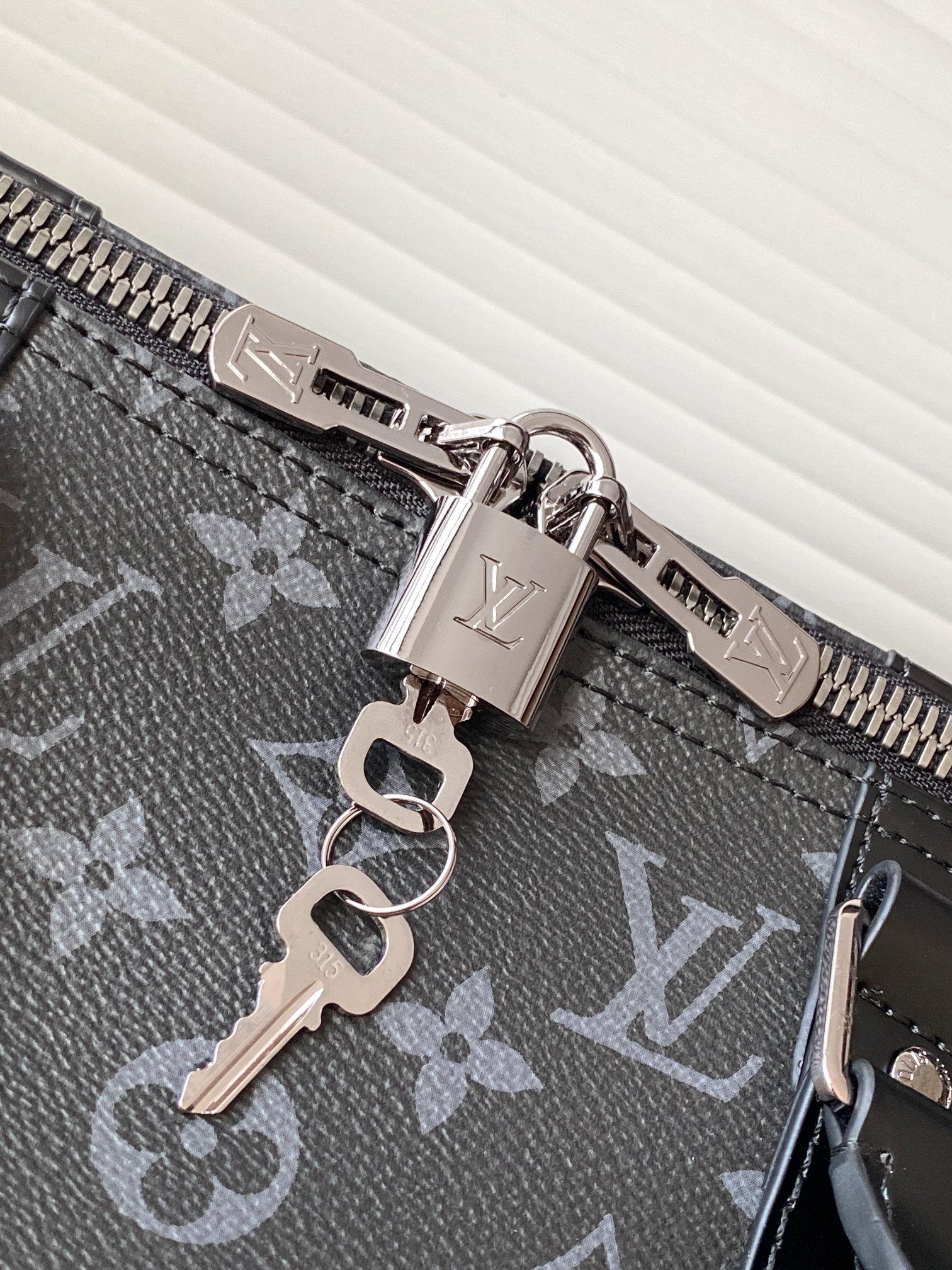 Keepall Bandoulière 50 Travel Bag in Monogram Eclipse Reverse Canvas - Image 6