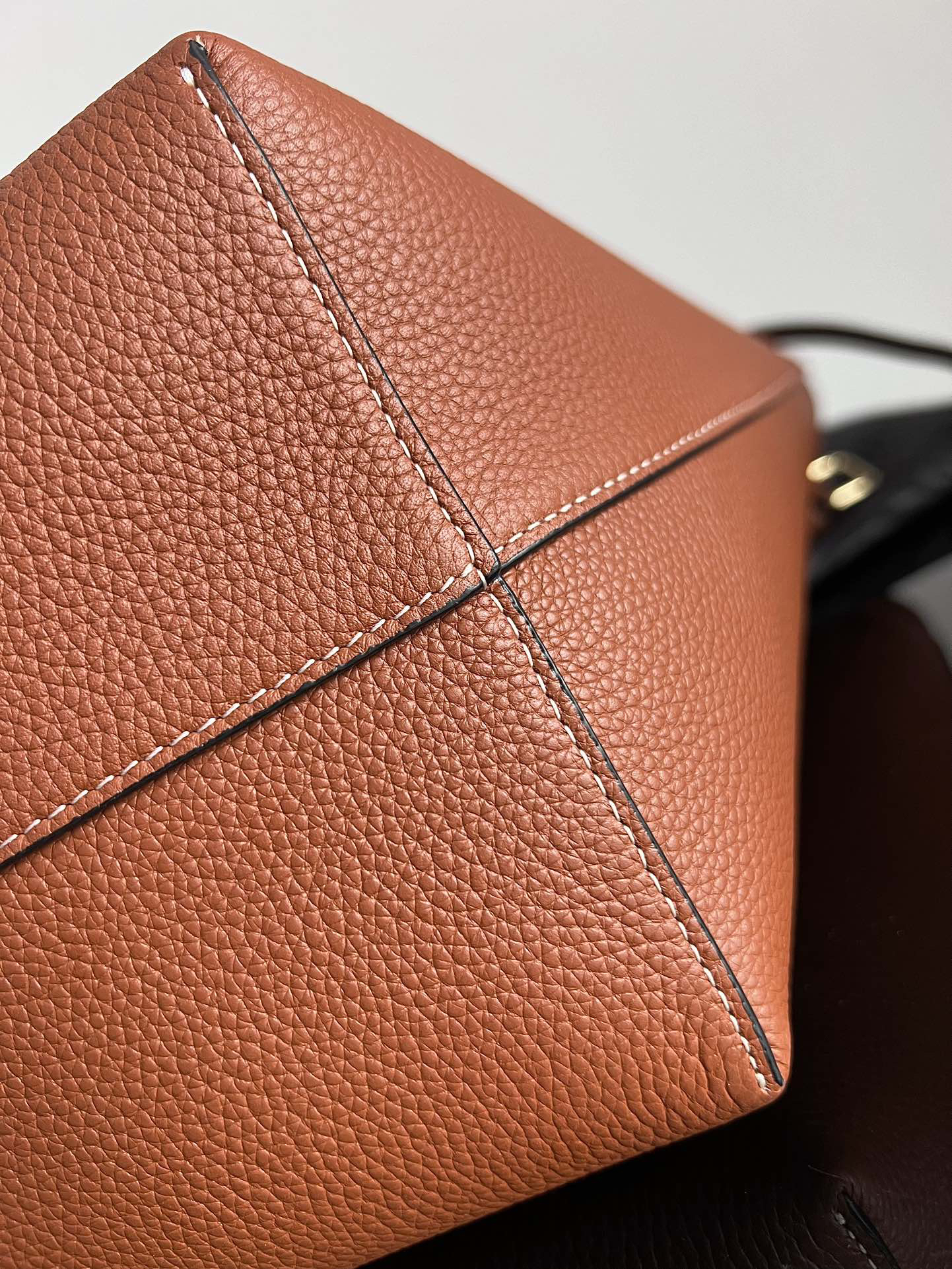Celine CUIR Series CABAS Anaïs Grained Calfskin Tote Bag - Image 6