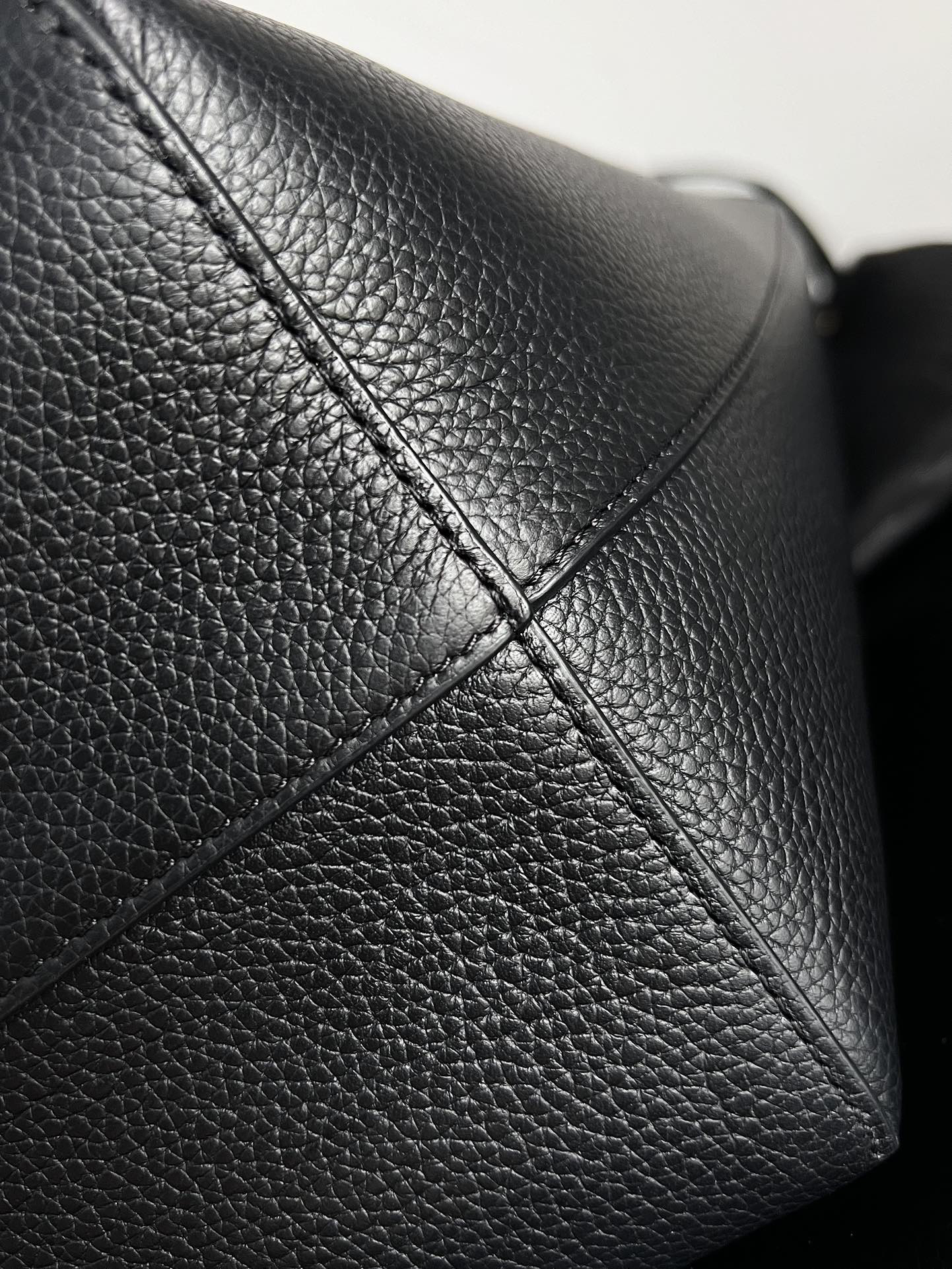 Celine CUIR CABAS ANAÏS Grained Calfskin Tote Bag - Image 6