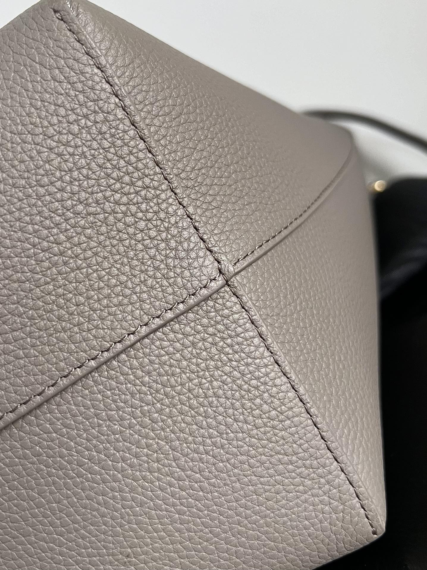Celine CUIR CABAS ANAIS Grained Calfskin Tote Bag - Image 6