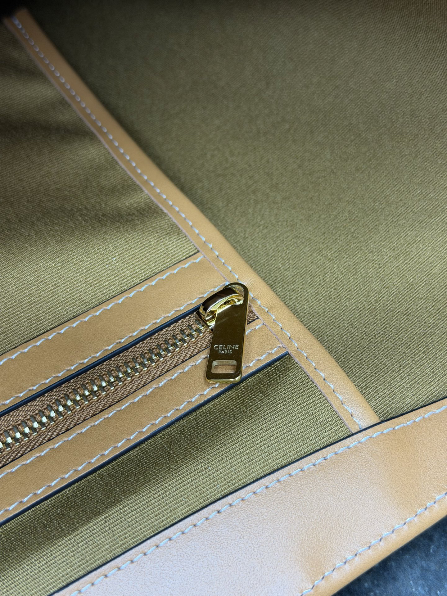 Flat Shoer Large Logo Print Handbag - Image 6