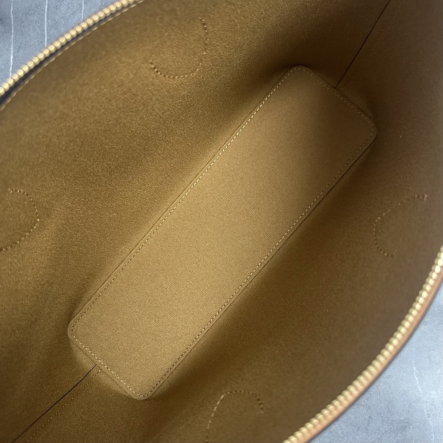 Celine Triome Canvas Duffle Handbag - L10893 - Image 6