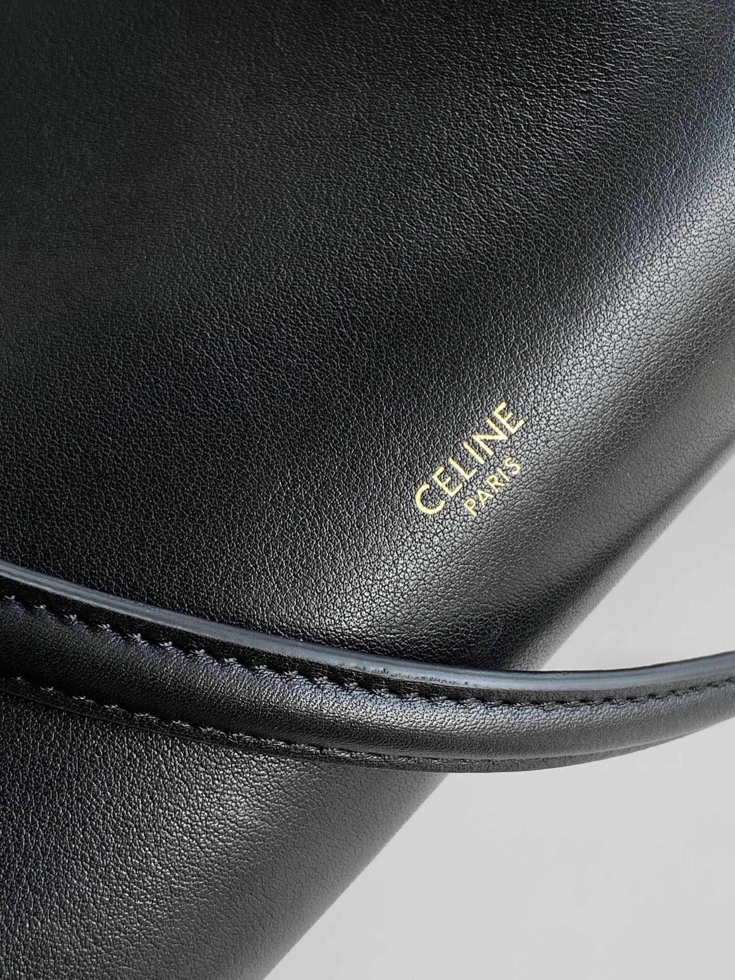 CE DOCTOR UCH Small Calfskin Handbag - Image 6