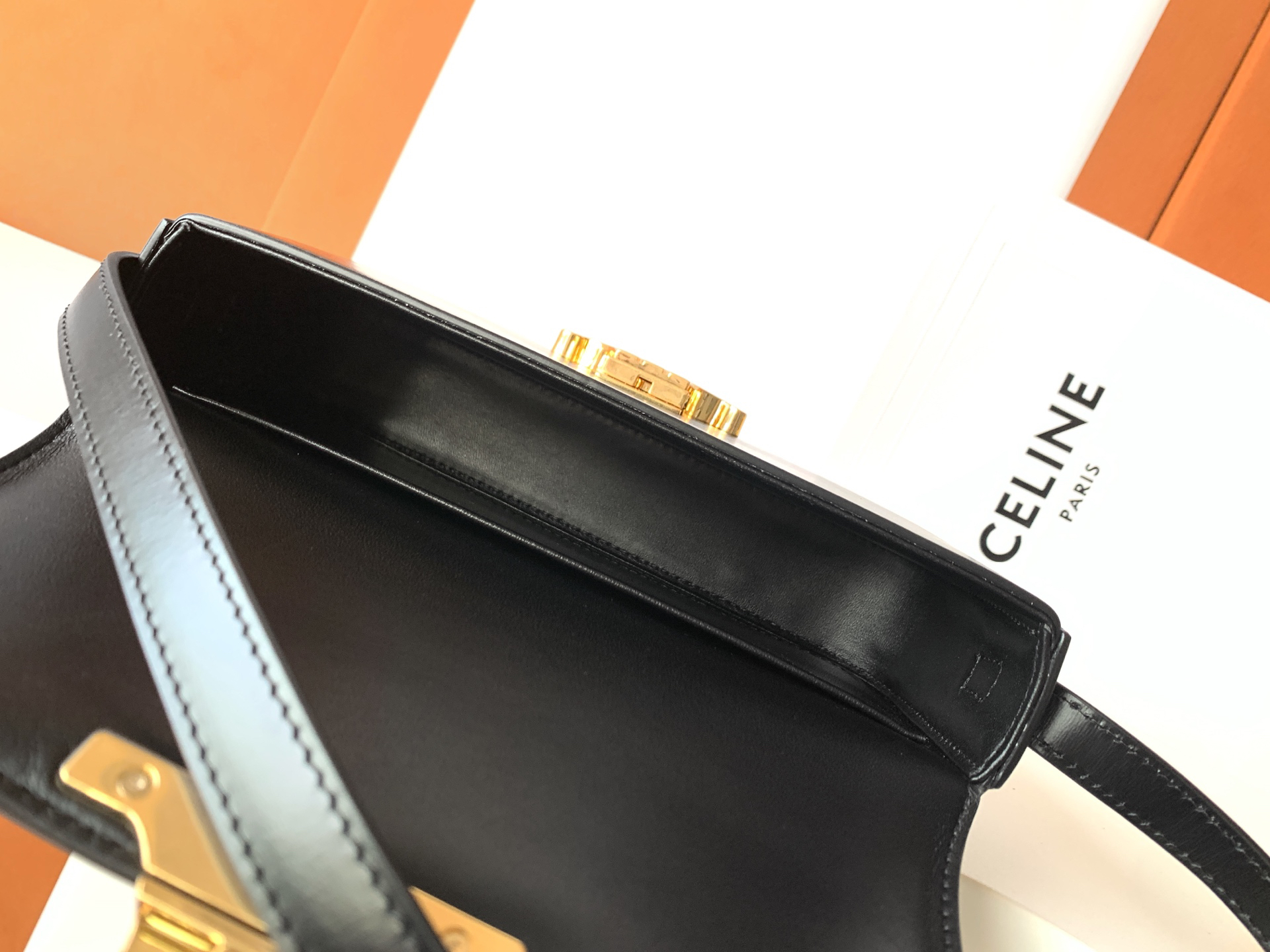 All-Leather Triumphal Arch Shoulder Bag - Image 6