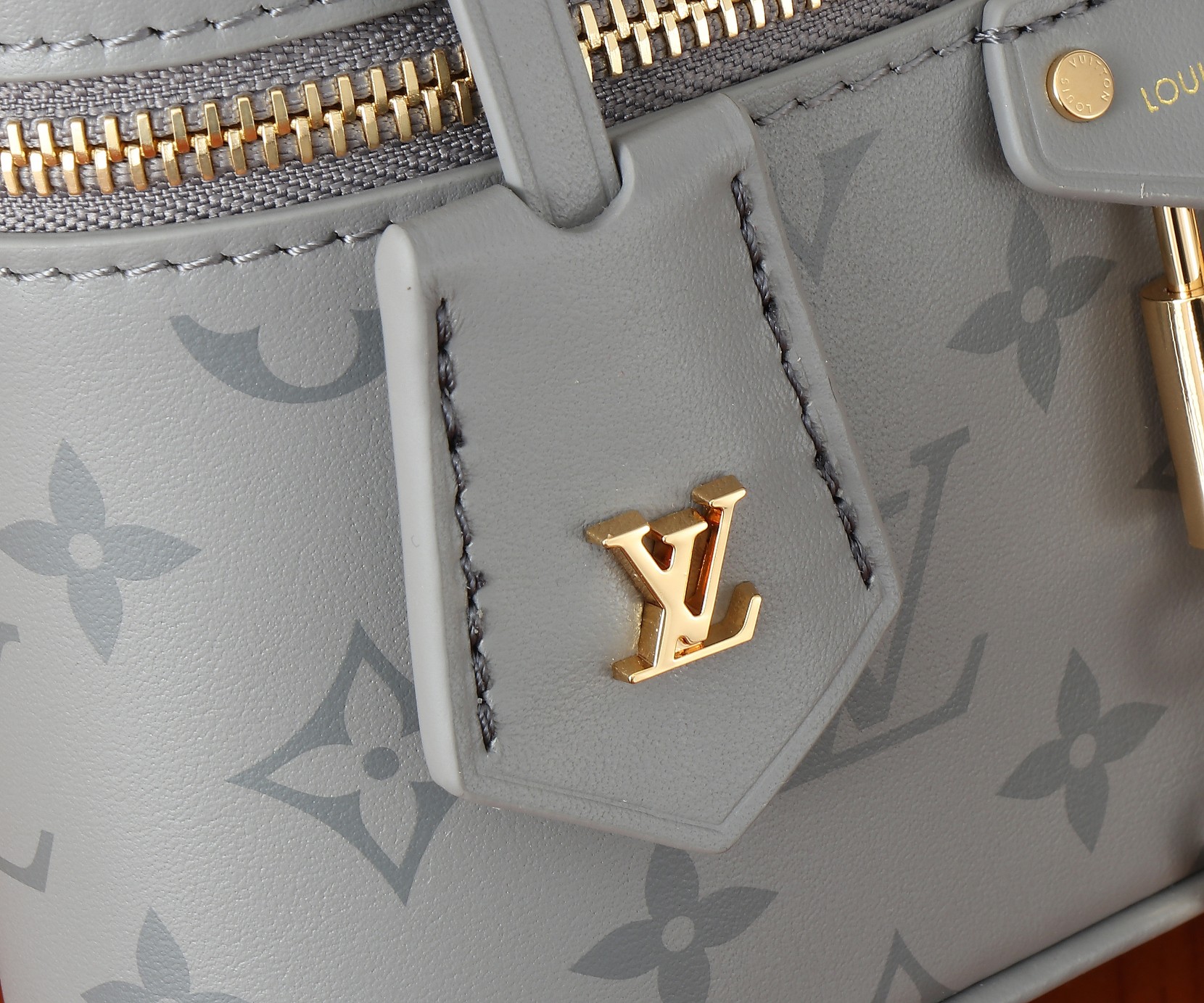 Louis Vuitton Vanity Chain Pouch M12427 - Image 6