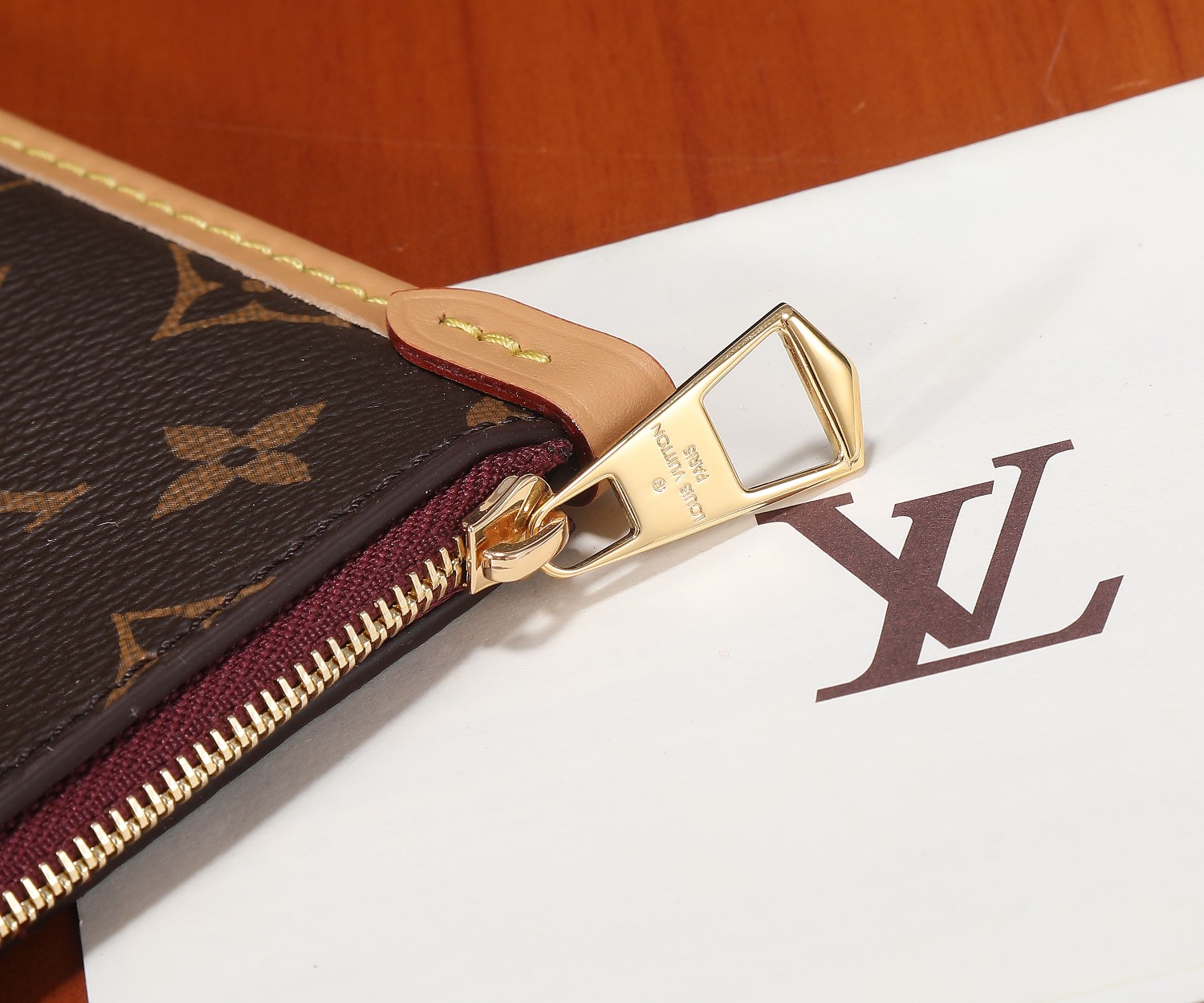 Louis Vuitton CarryAll MM Monogram Canvas Handbag - Image 6
