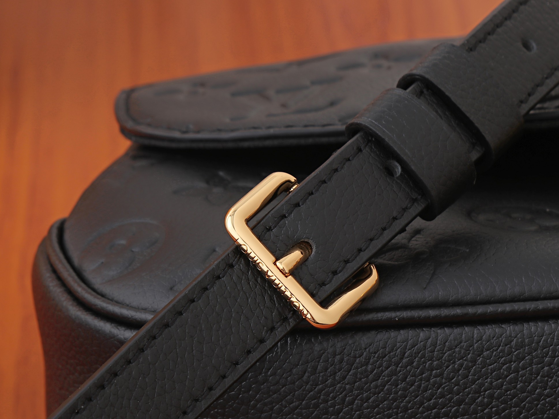 Louis Vuitton Pochette Metis Soft Small Crossbody Bag - Image 6