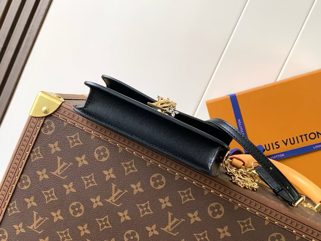 Louis Vuitton LV Bloom Wallet On Chain Crossbody Bag M14564 - Image 6